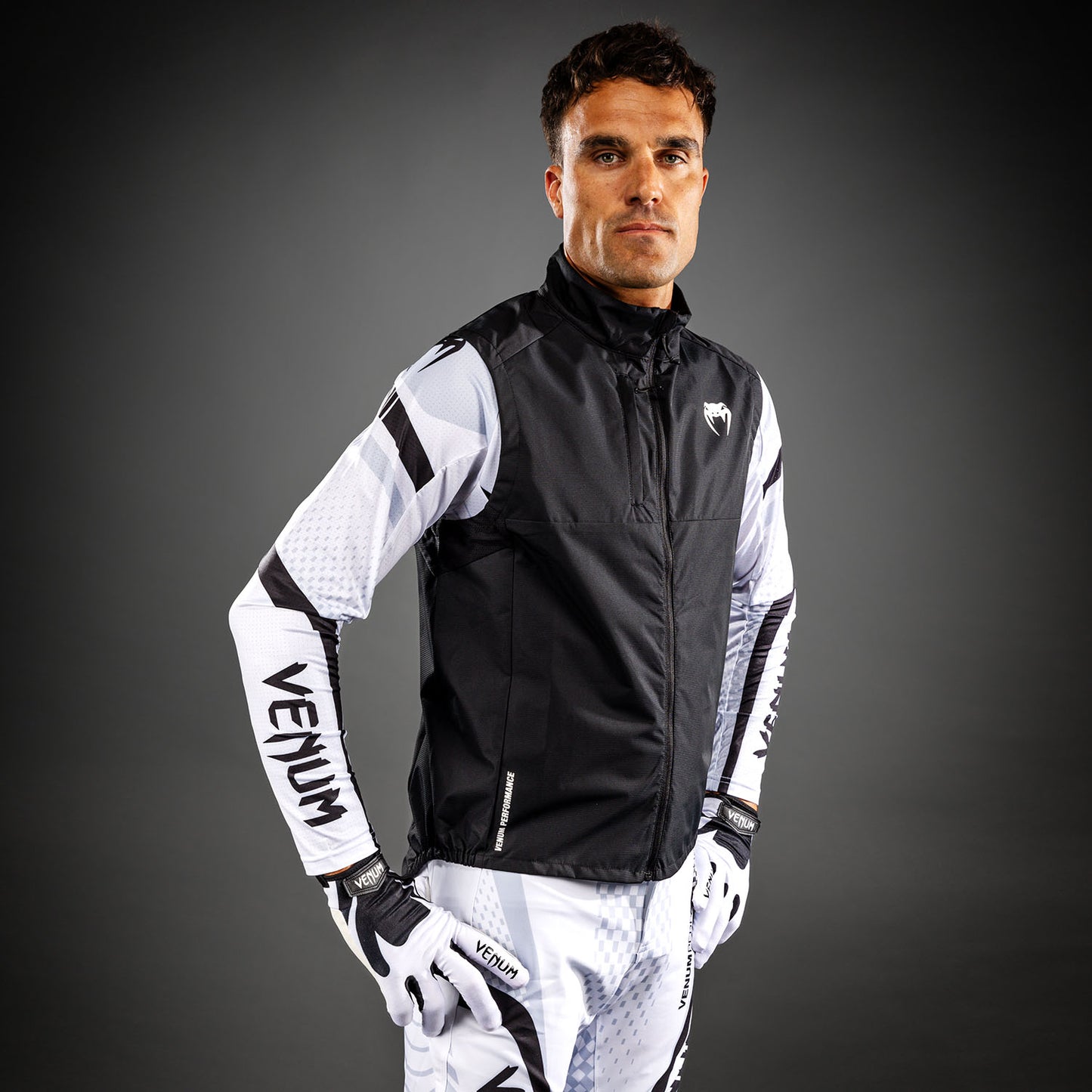 Venum MX Basics Gilet antivento - Nero/Bianco