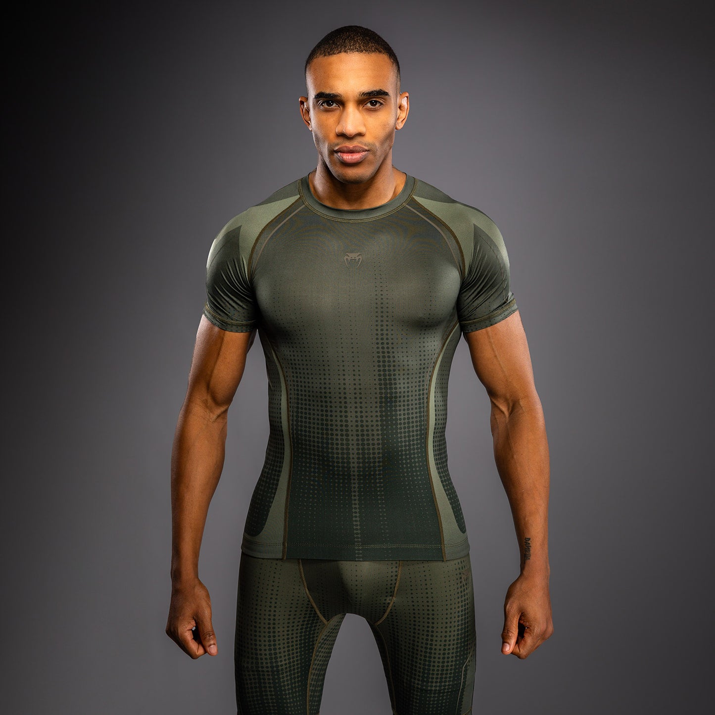 Venum Stealth Rashguard a Maniche Corte – Kaki/Verde Scuro