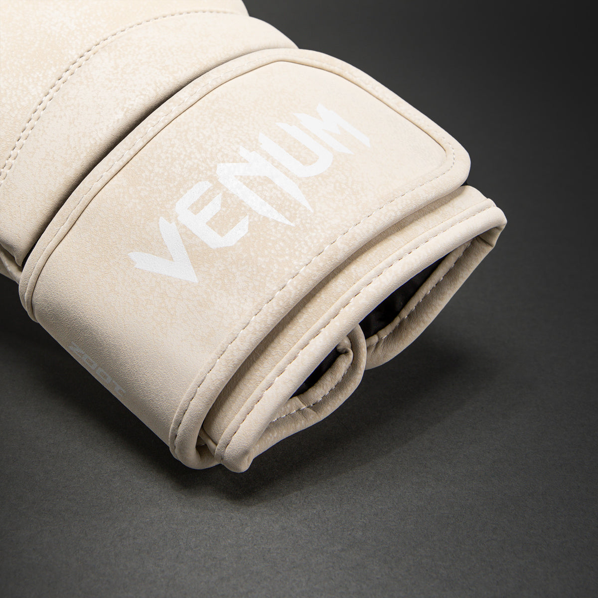 Venum Stone 2.0 Guantoni da boxe Sabbia