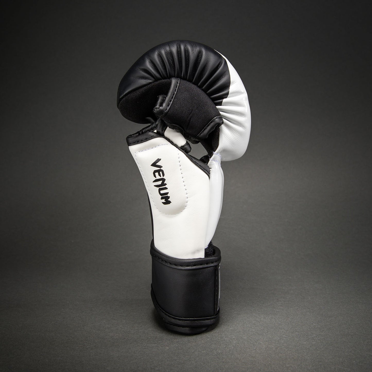Venum Attack 2.0 Guanti da Sparring – Nero/Bianco