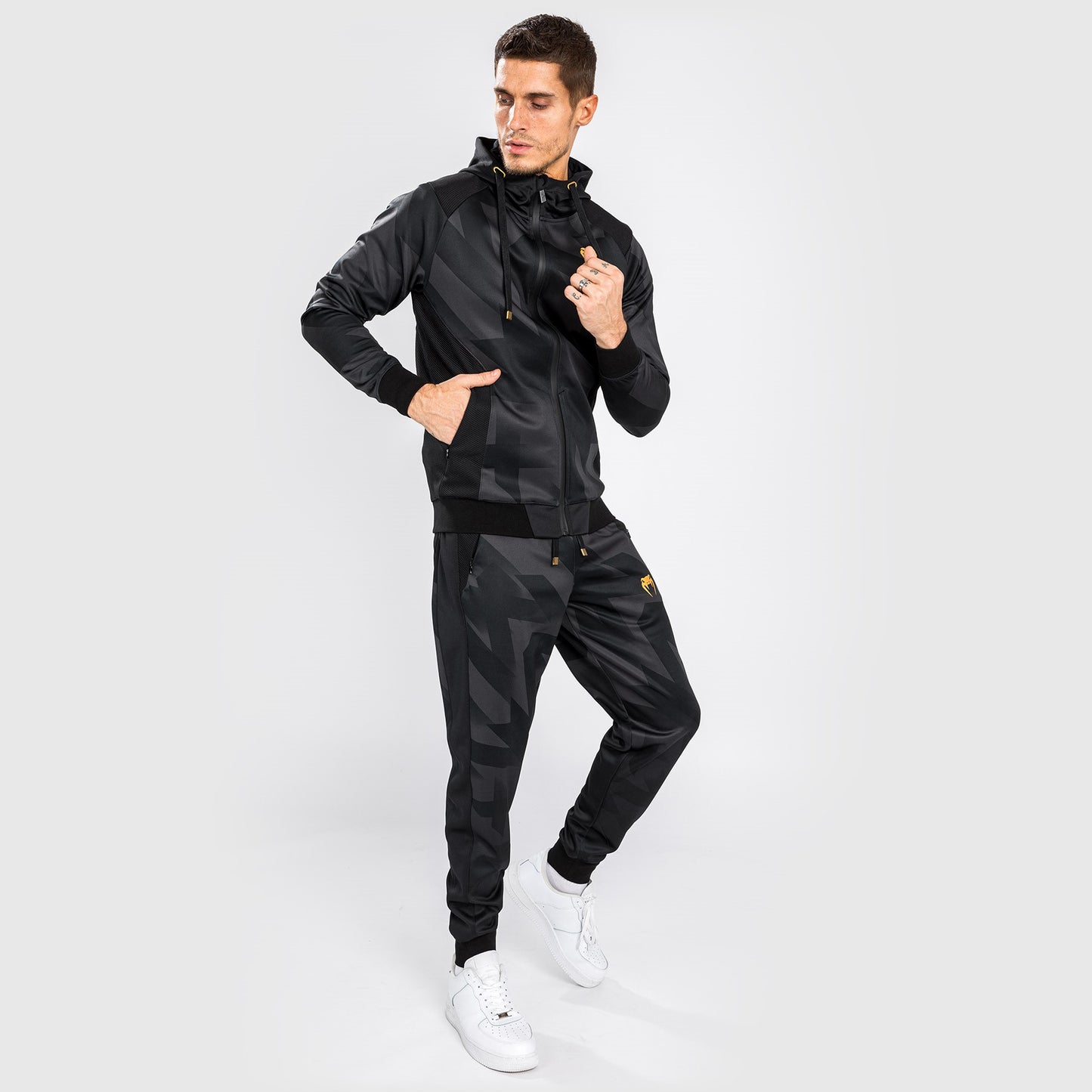 675 / 5 000 Résultats de traduction Felpa con cappuccio Venum Razor - Nero/Oro