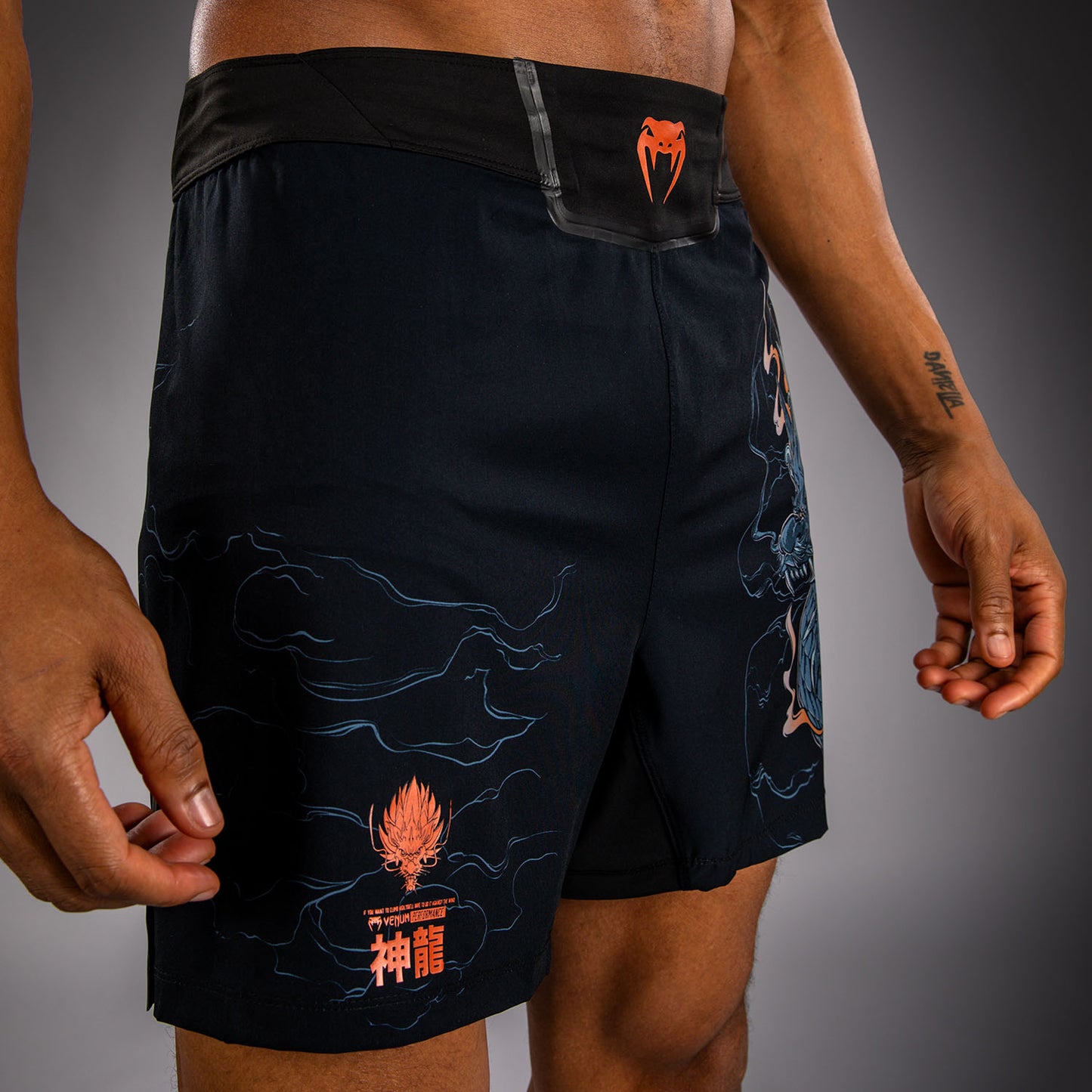 Venum Thunder Dragon Pantaloncini da Combattimento – Nero/Grigio/Rame