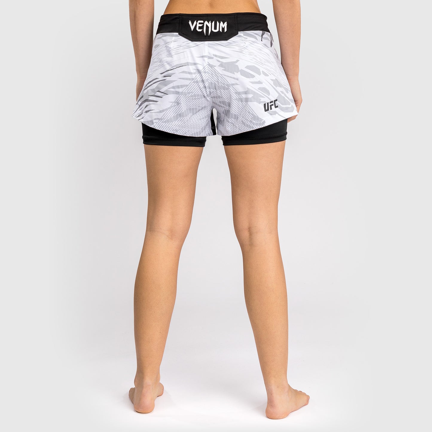 UFC Fusion by Venum Personalizzati Authentic Fight Night Shorts da Lotta per Donna - Bianco
