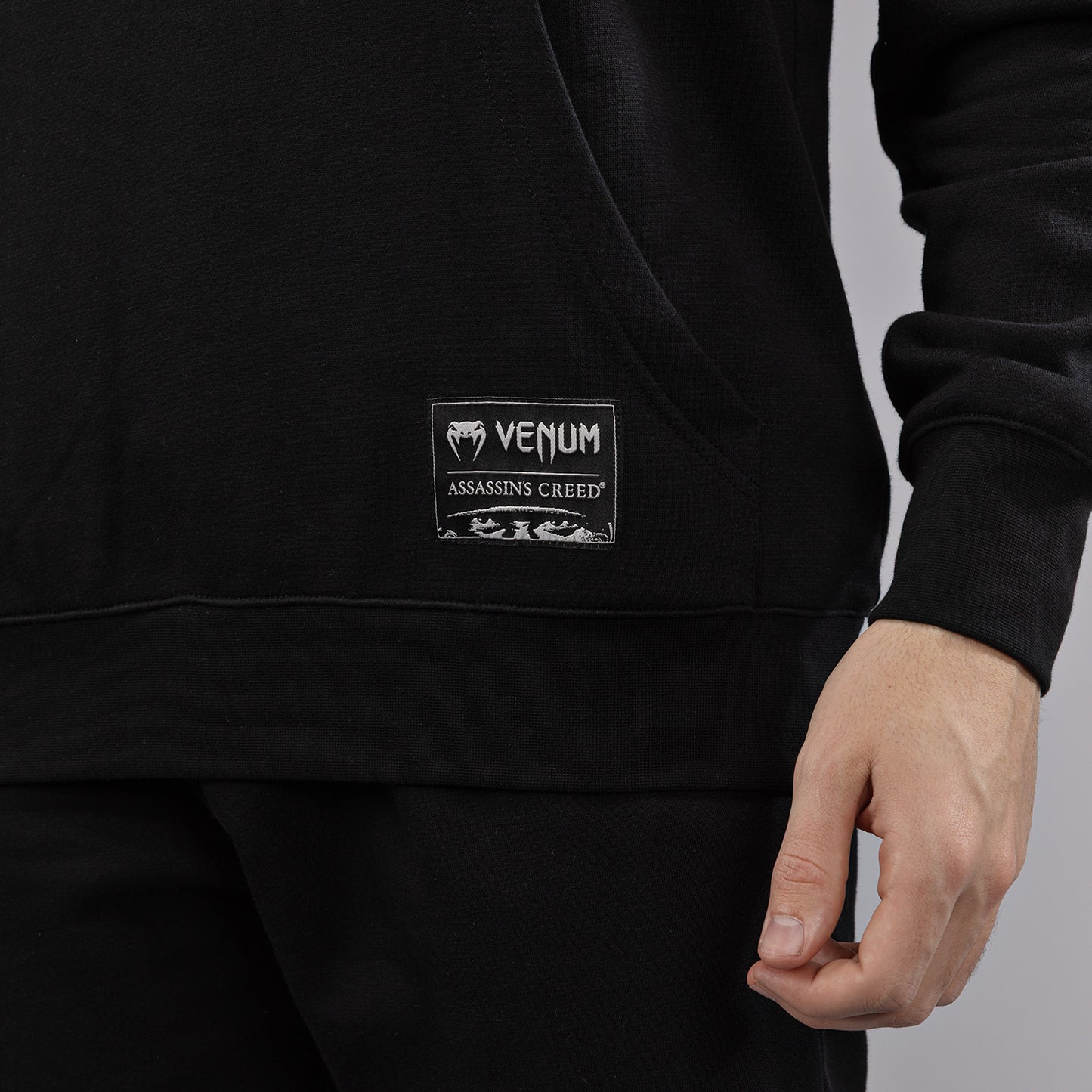 Venum x Assassin’s Creed Shadows Felpa con cappuccio - Nero