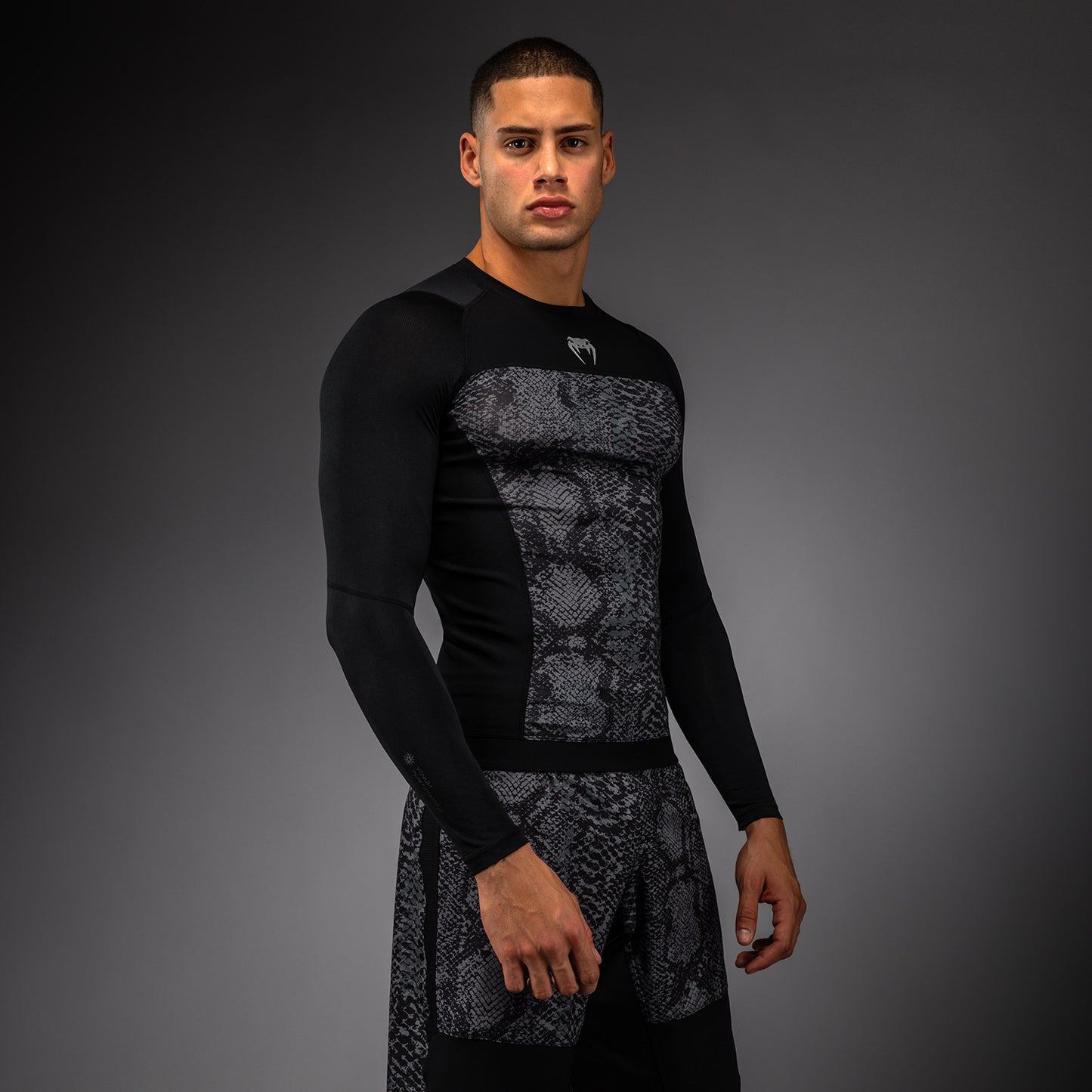 Venum G-Fit Scales Rashguard a Maniche Lunghe – Nero/Grigio Carbone