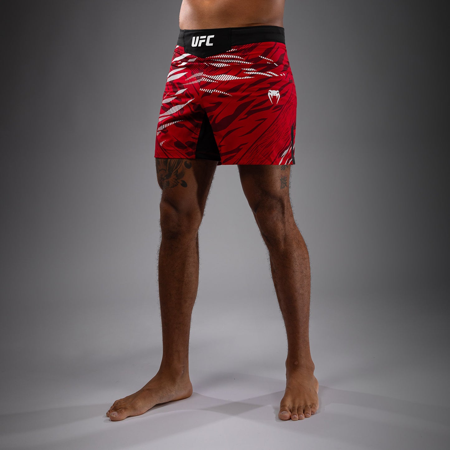 UFC Fusion by Venum Authentic Fight Night Shorts da Lotta per Uomo - Fit Corto - Rosso