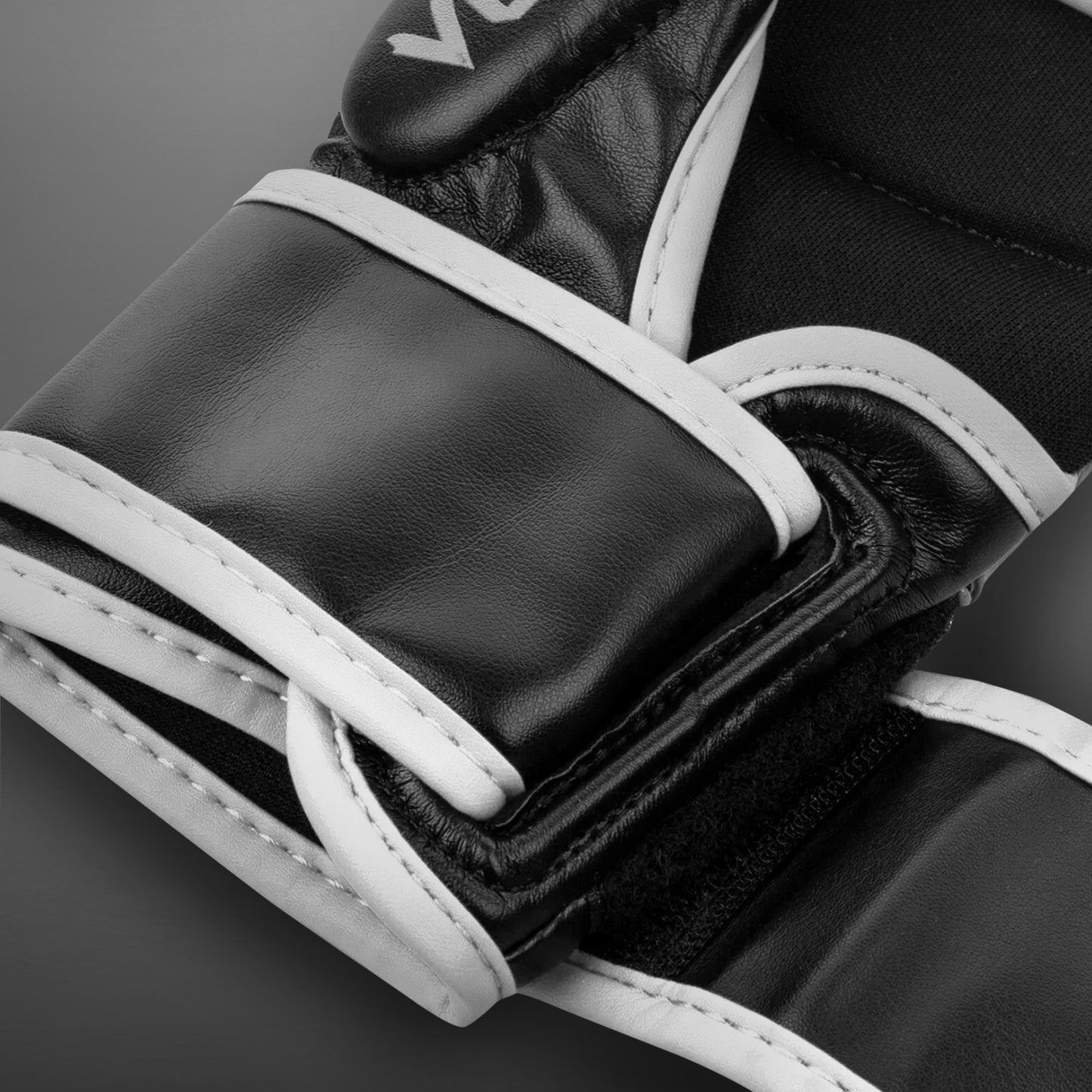 Venum Challenger 3.0 Guanti da combattimento - Nero/Bianco