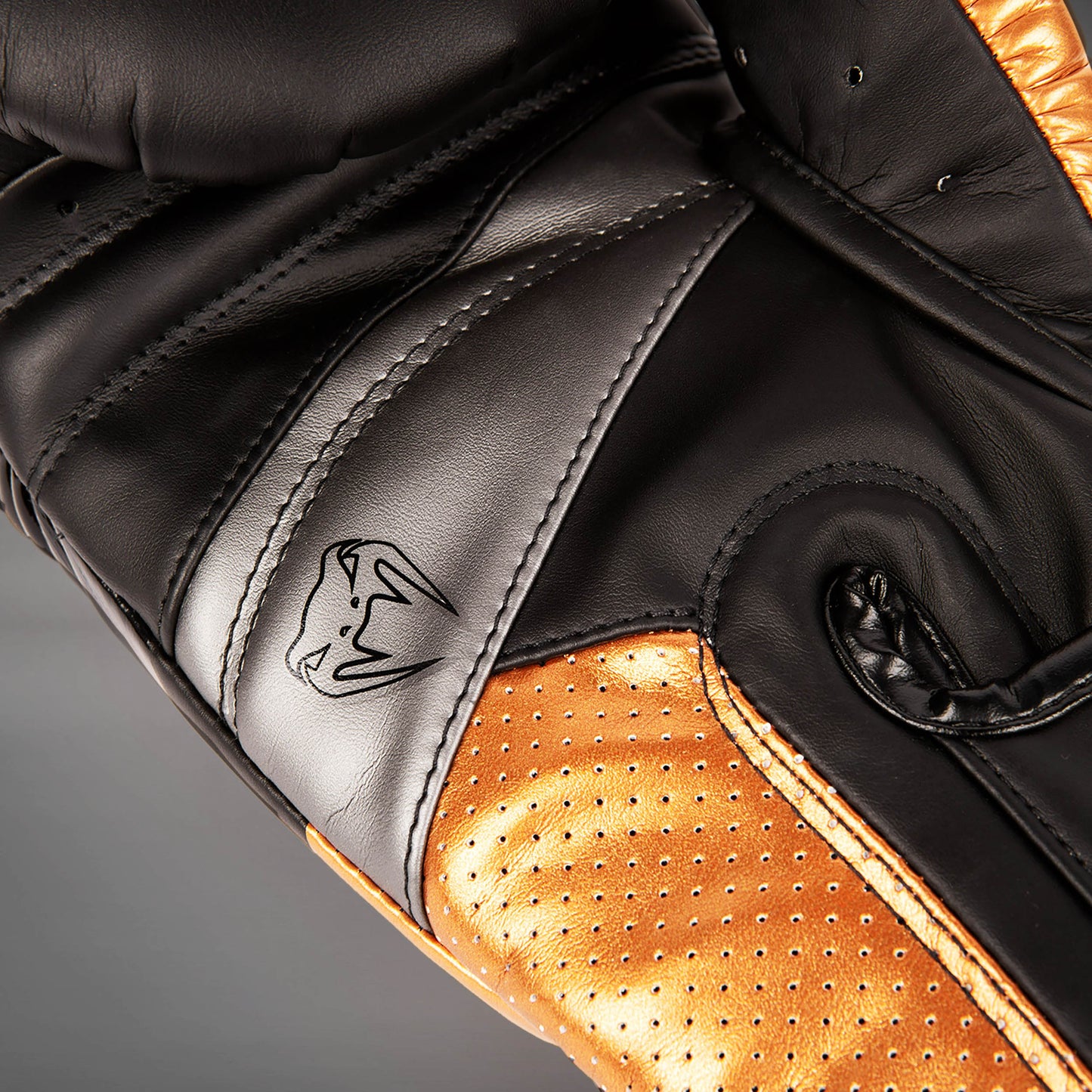 Guantoni da boxe Venum Elite Evo - Nero/Bronzo