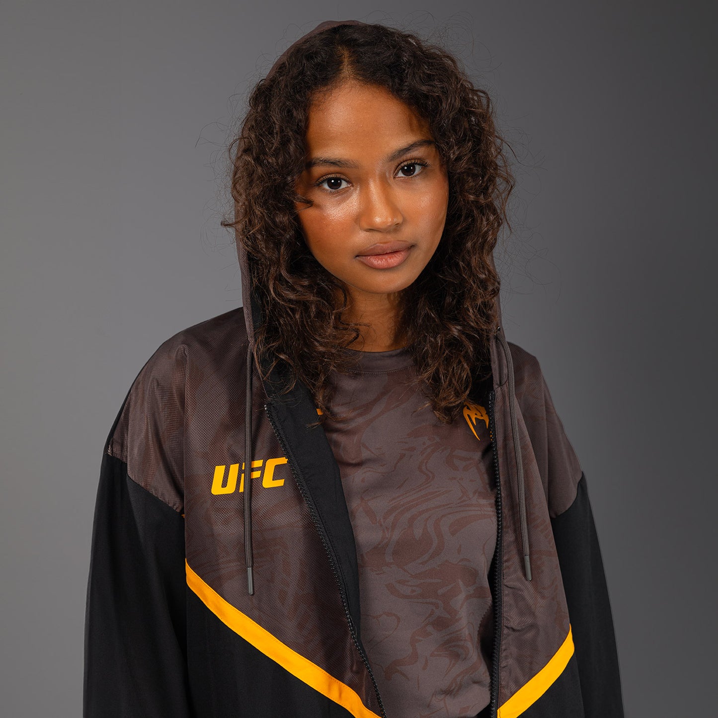 UFC Fusion by Venum Fight Week Felpa con Zip per Donna - Marrone terra