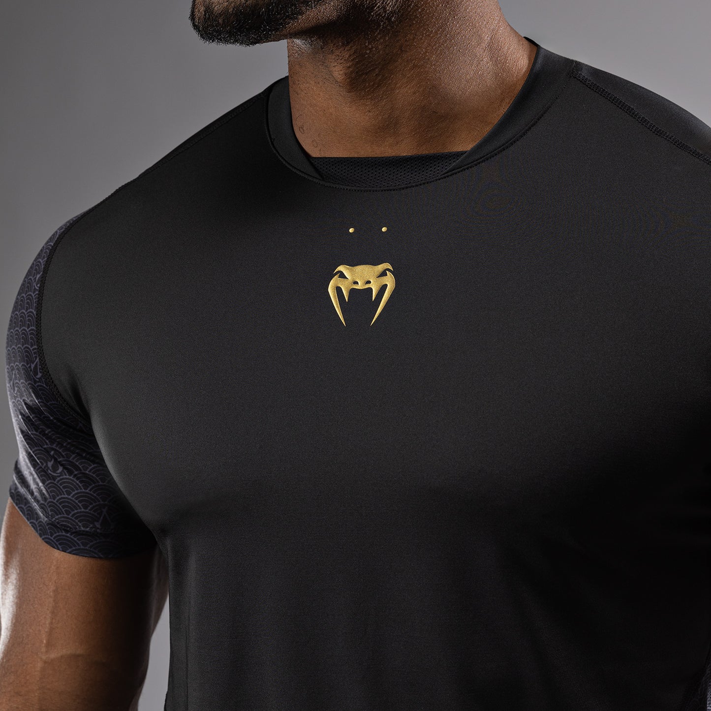 Venum x Assassin’s Creed Shadows Maglietta Dry-Tech da uomo - Nero/Oro