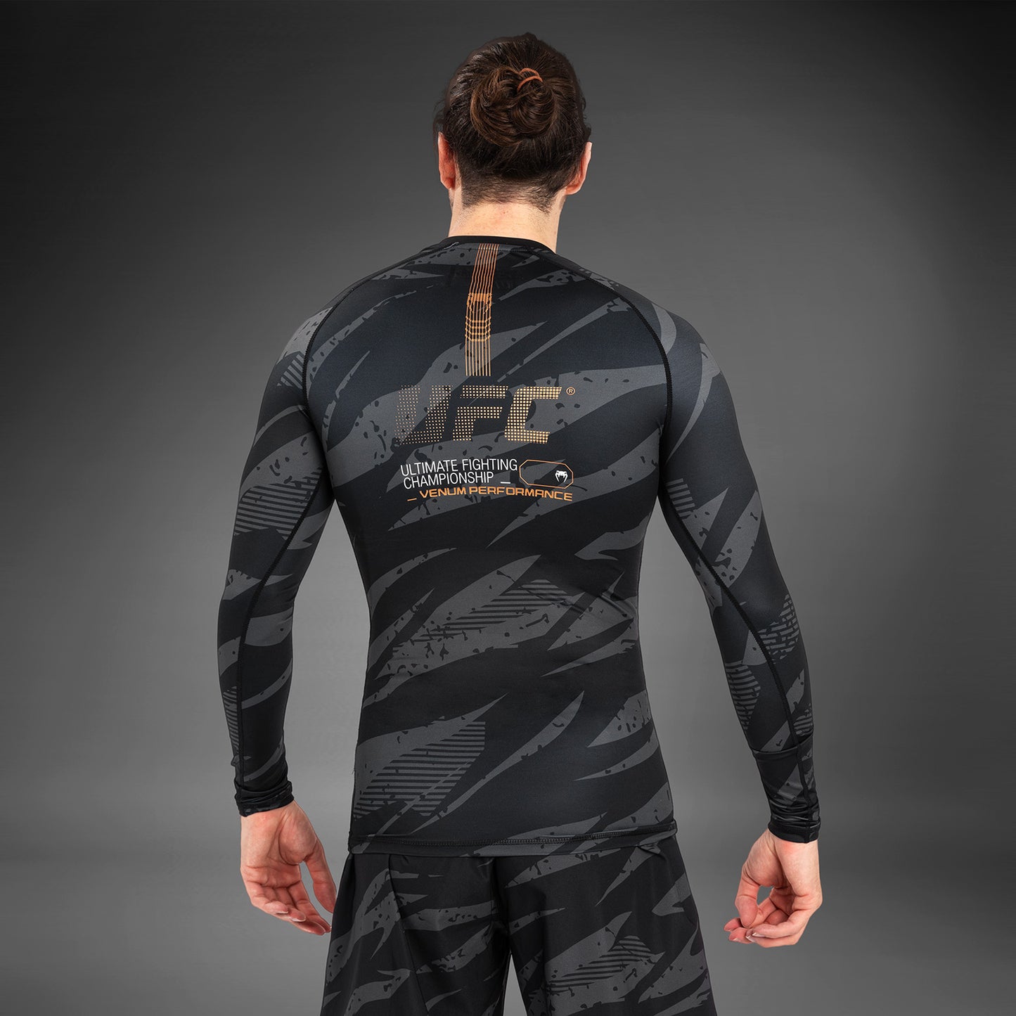 UFC Adrenaline by Venum Fight Week performance Rashguard A Manica Lunga - Urban Camo