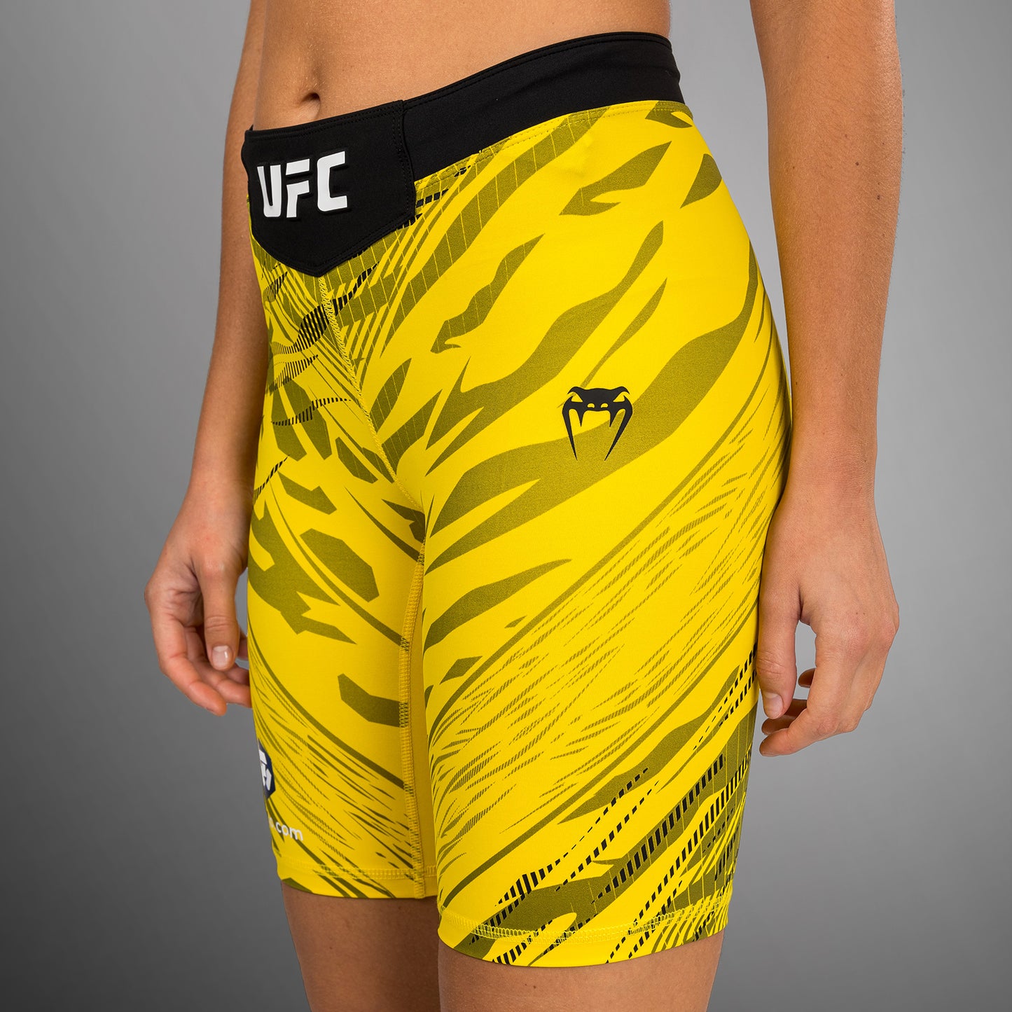 UFC Fusion by Venum Authentic Fight Night Vale Tudo Shorts per Donna - Fit Largo - Giallo