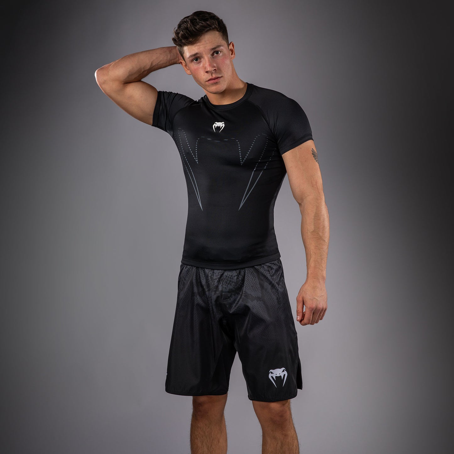 Venum Edge Rashguard a Maniche Corte – Nero/Sabbia