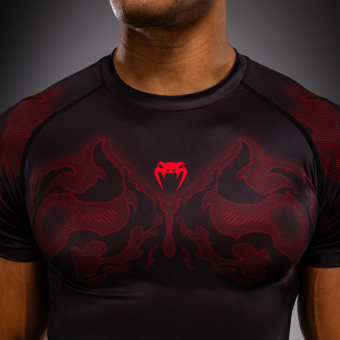 Venum Spectre Rashguard a Maniche Corte – Nero/Rosso