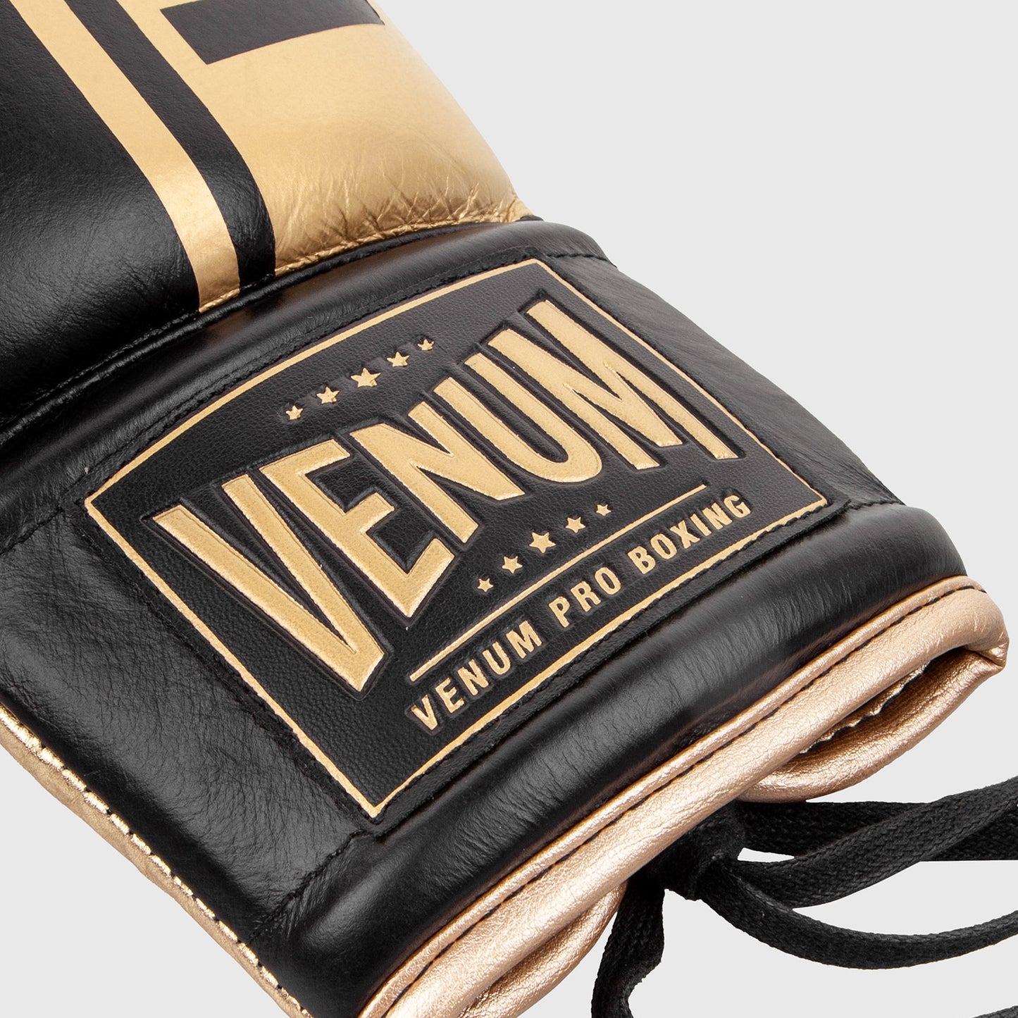 Guantoni da boxe professionali Venum Shield con lacci - Nero/Oro