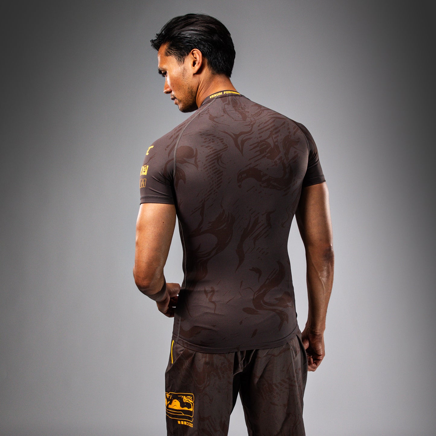UFC Fusion by Venum Fight Week Rashguard a maniche corte Performance - Marrone terra