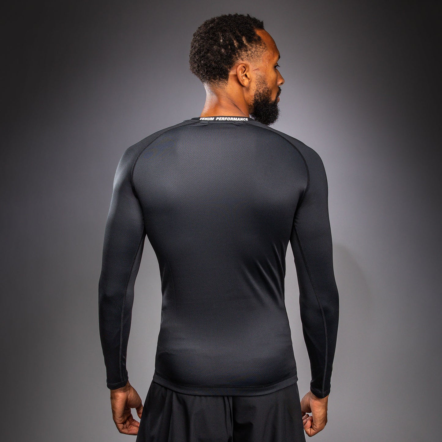 Venum Edge Rashguard a Maniche Lunghe – Nero/Sabbia