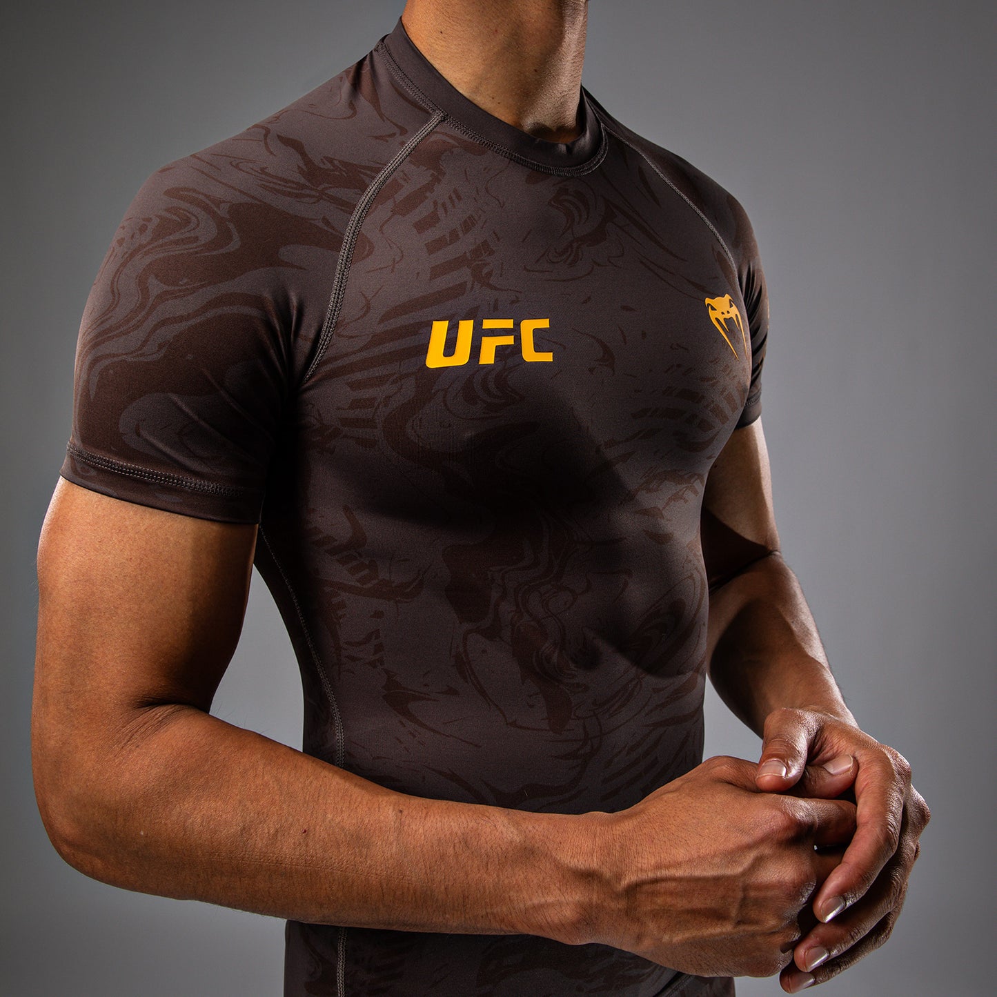UFC Fusion by Venum Fight Week Rashguard a maniche corte Performance - Marrone terra