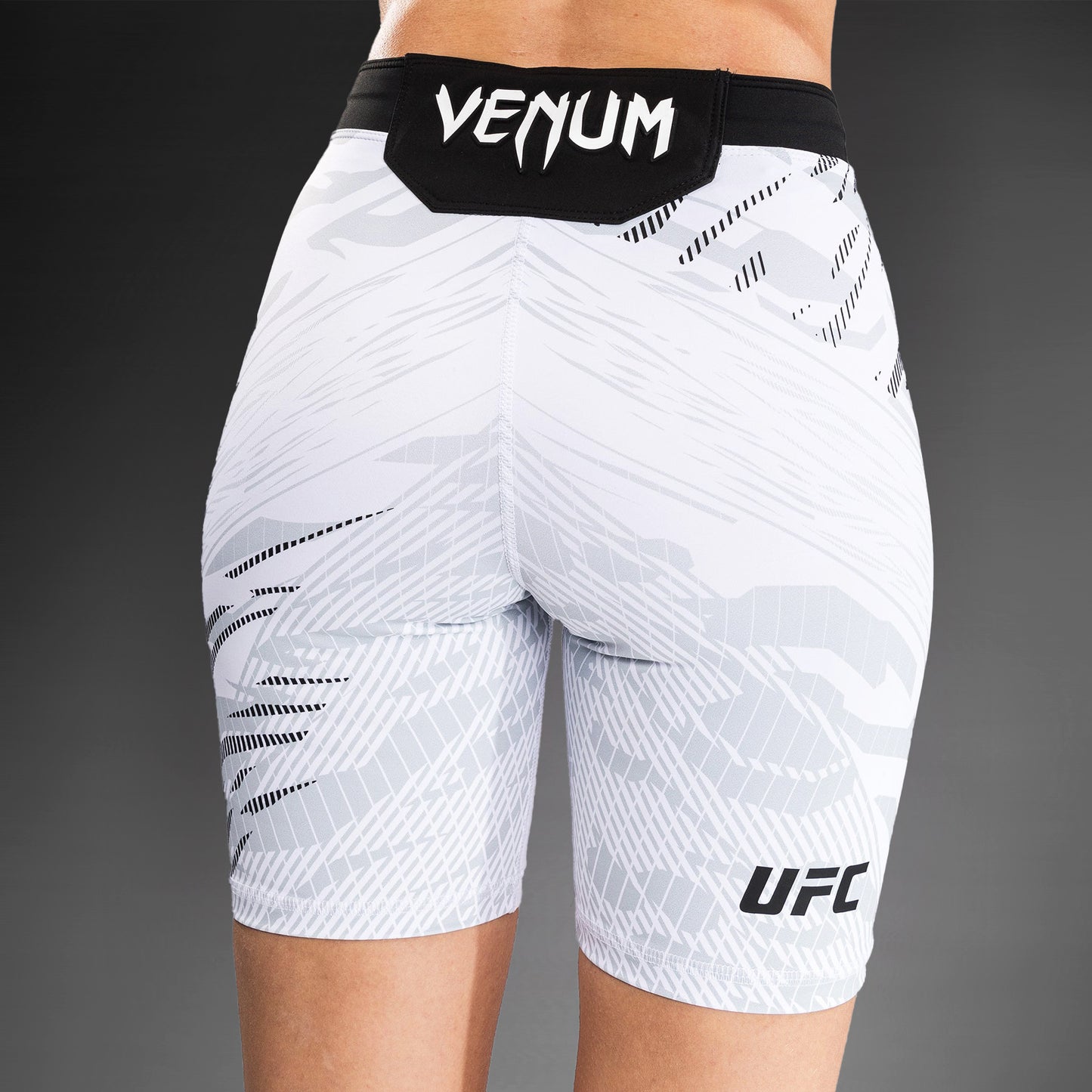 UFC Fusion by Venum Authentic Fight Night Vale Tudo Shorts per Donna - Fit Largo - Bianco