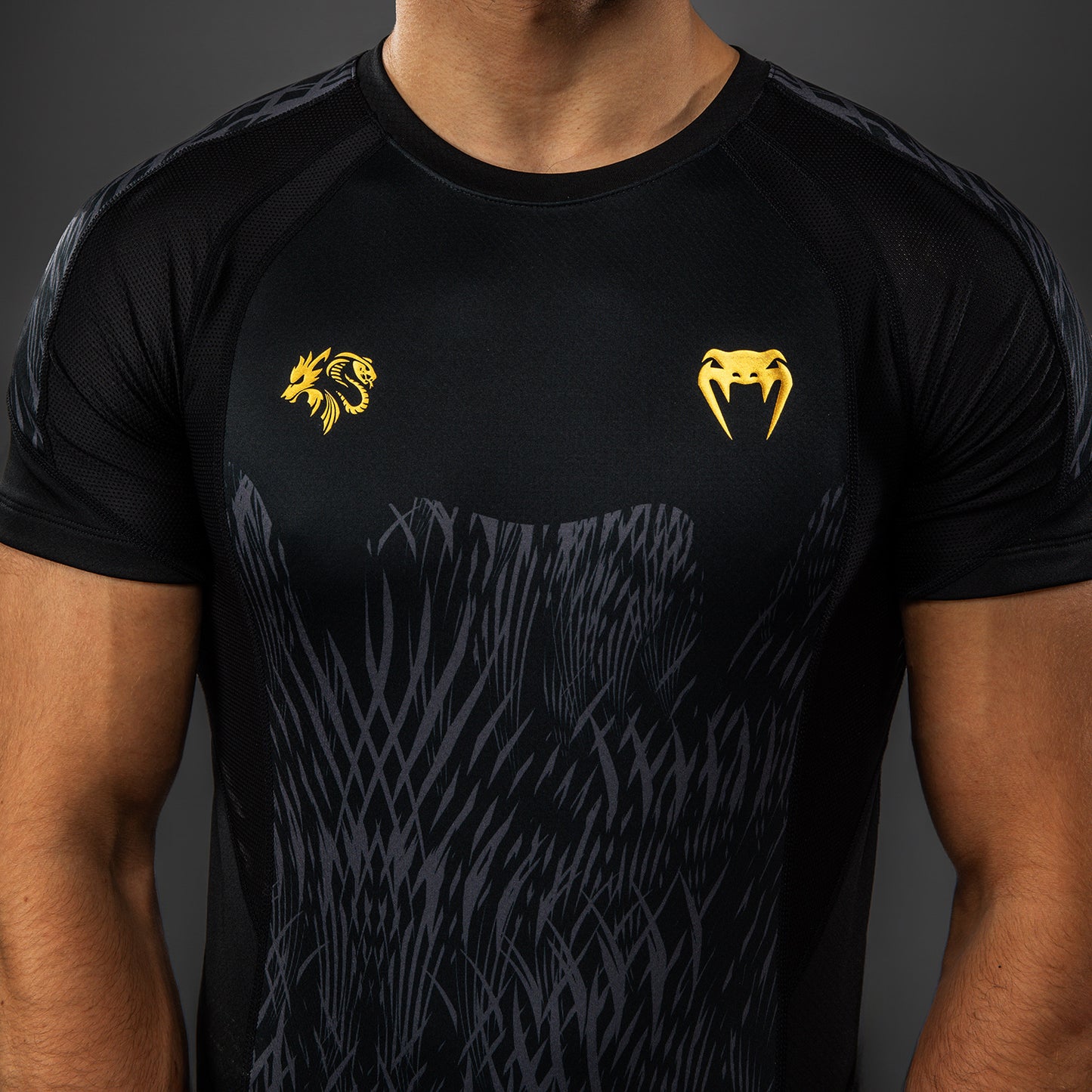 Venum x Chimaev Rashguard a Maniche Corte - Nero/Grigio
