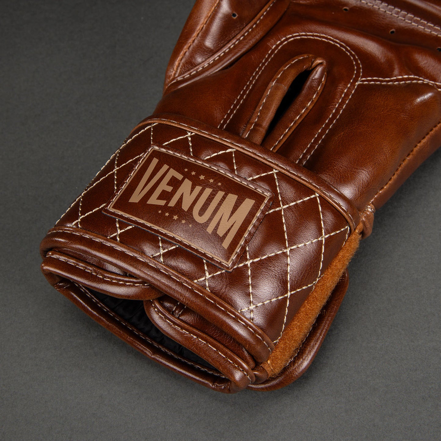 Venum Impact Classic Guantoni da Boxe - Havana Lucido
