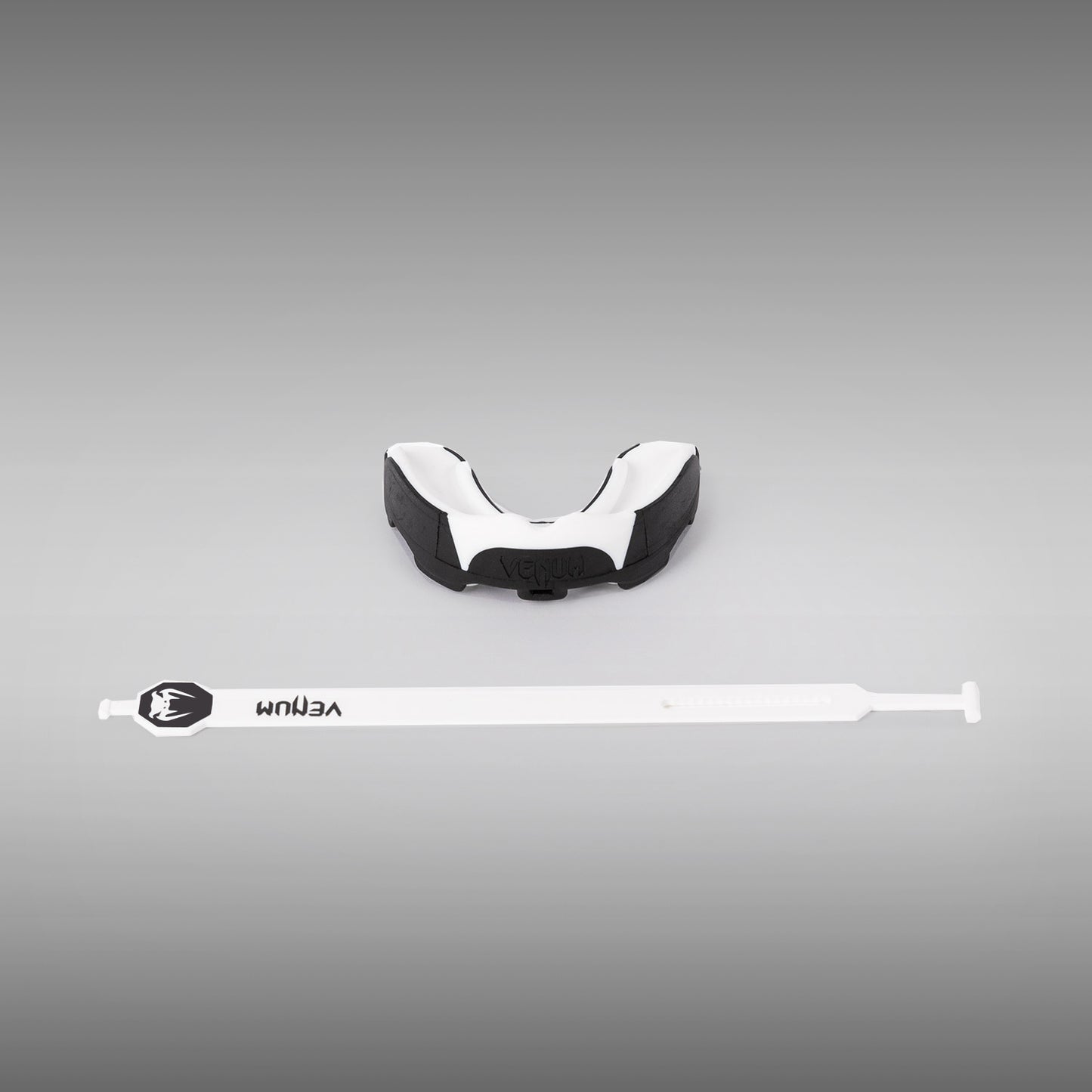 Venum Predator Paradenti con cinghia/senza cinghia - Nero/Bianco
