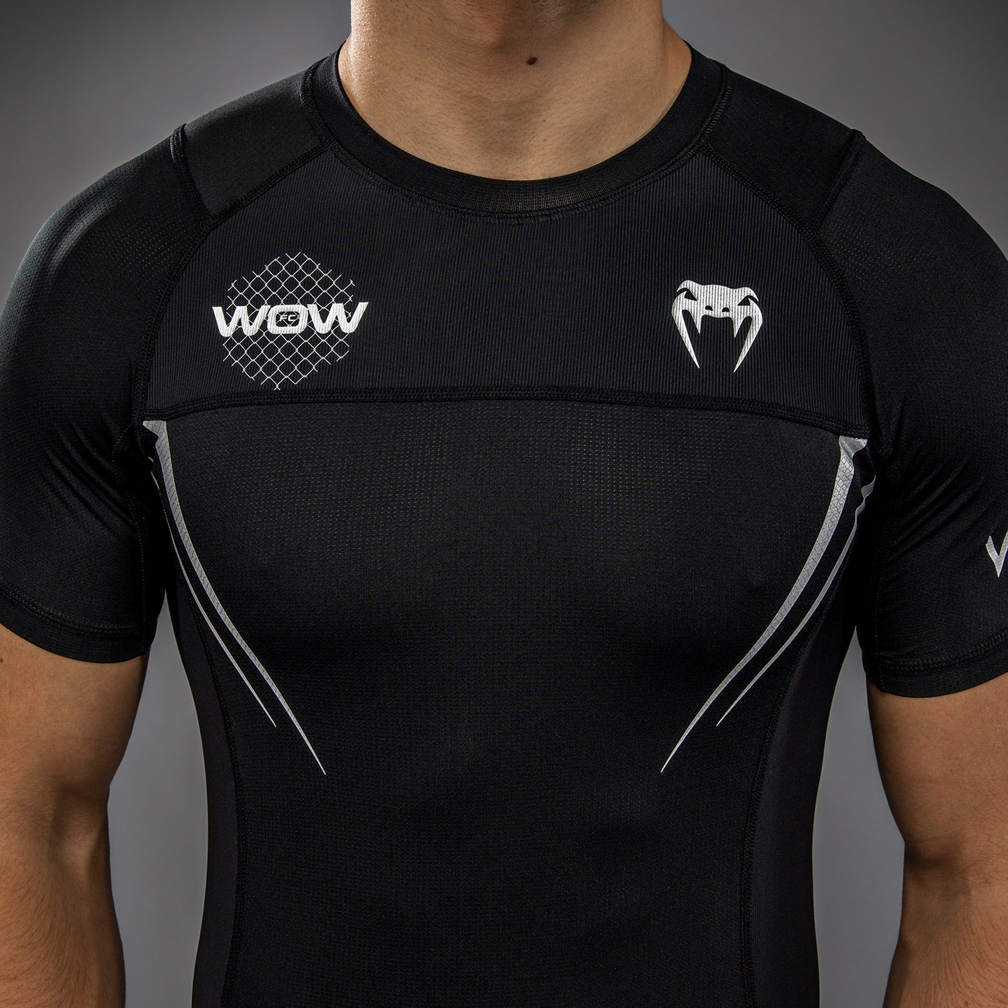 Venum x WOW FC Maglietta a Maniche Corte Rashguard - Nero/ Grigio Argento