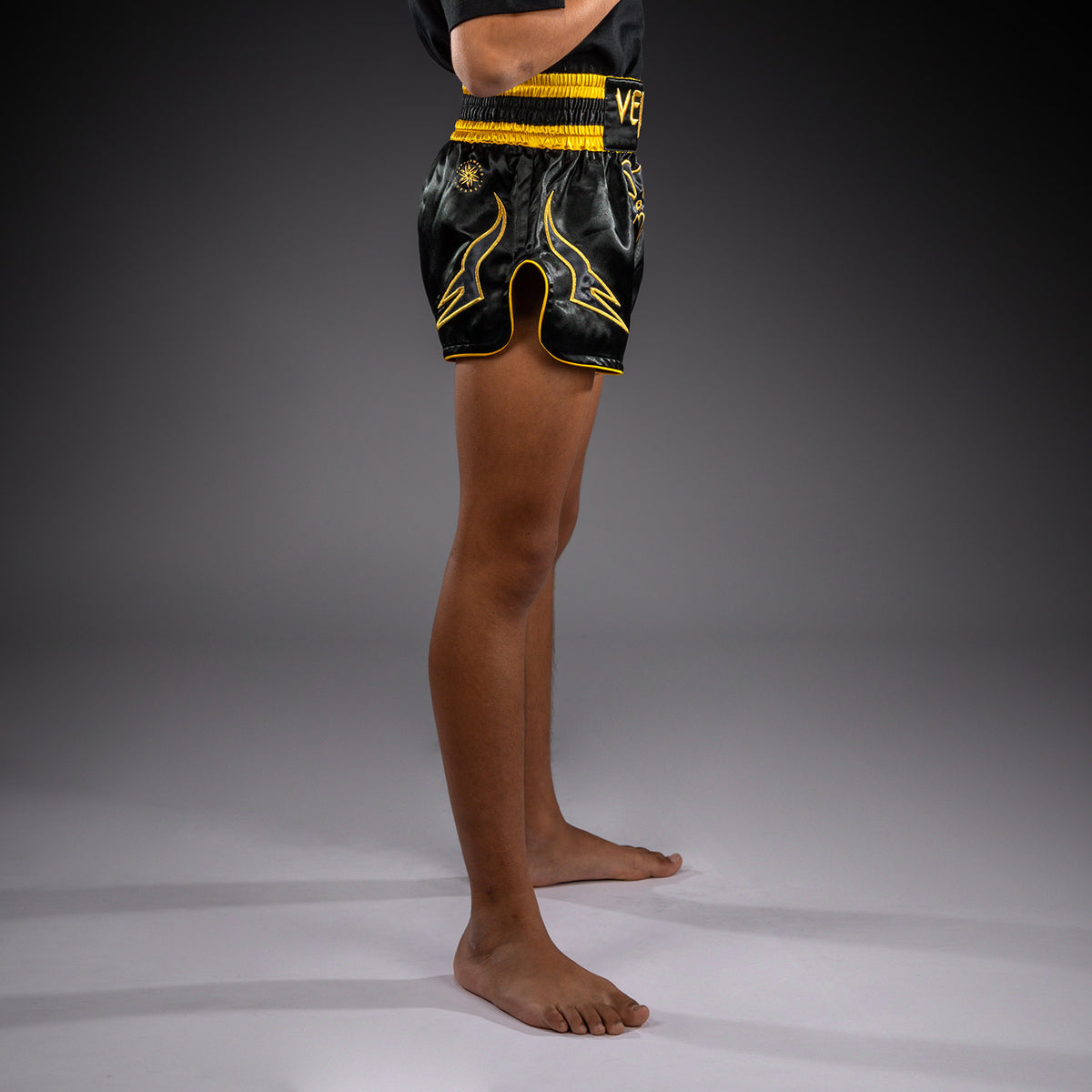 Venum Bangkok Fury Pantaloncini da Muay Thai per bambini - Nero/Oro