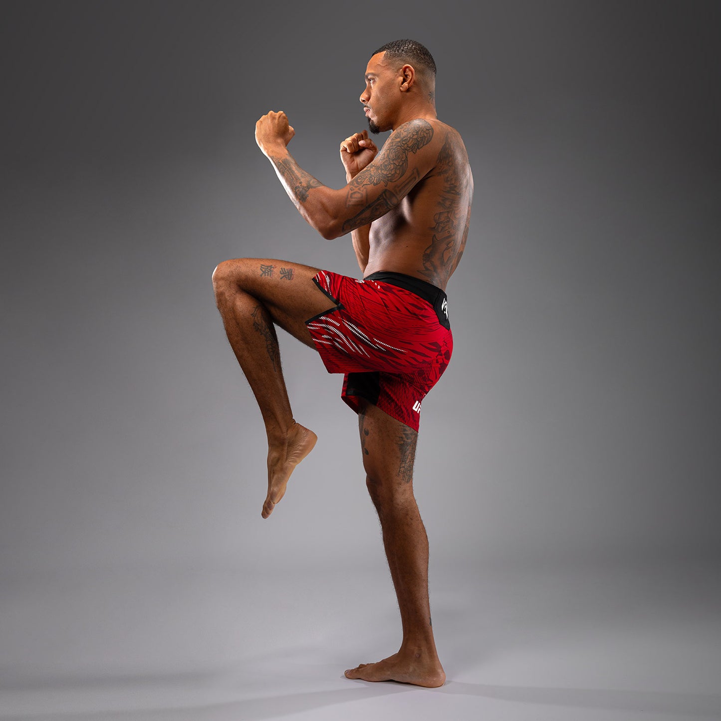 UFC Fusion by Venum Authentic Fight Night Shorts da Lotta per Uomo - Fit Corto - Rosso