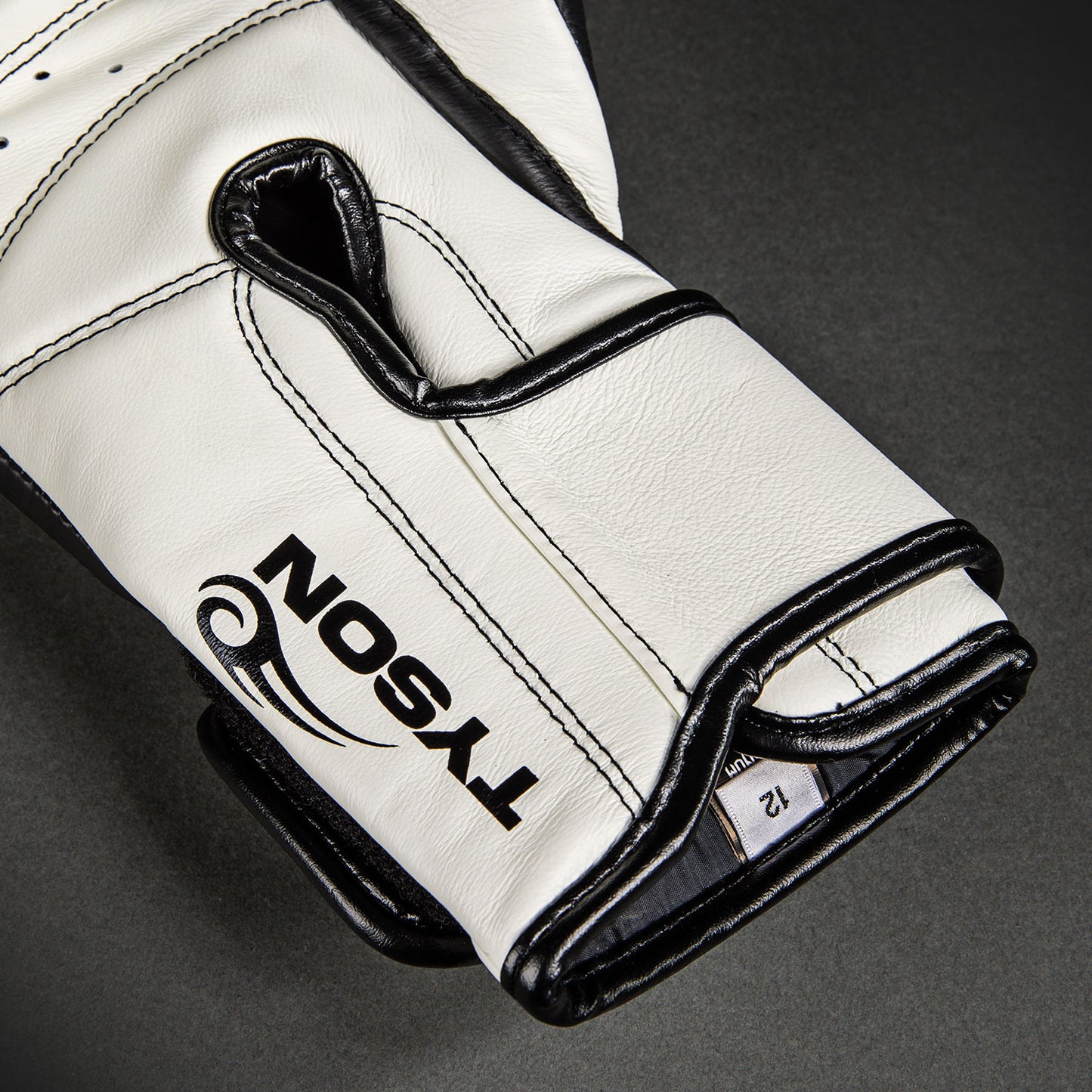 Venum Giant 2.0 Mike Tyson Pro Guanti da boxe - Nero Profondo/Bianco Ottico