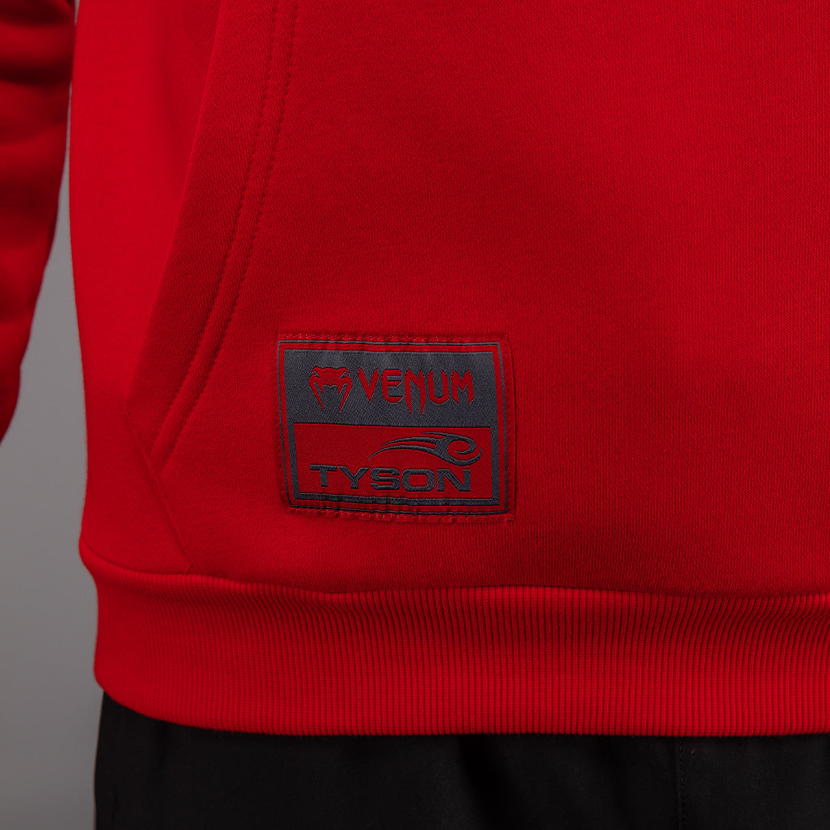 Venum x Mike Tyson Felpa con Cappuccio - Rosso Intenso/Nero Profondo