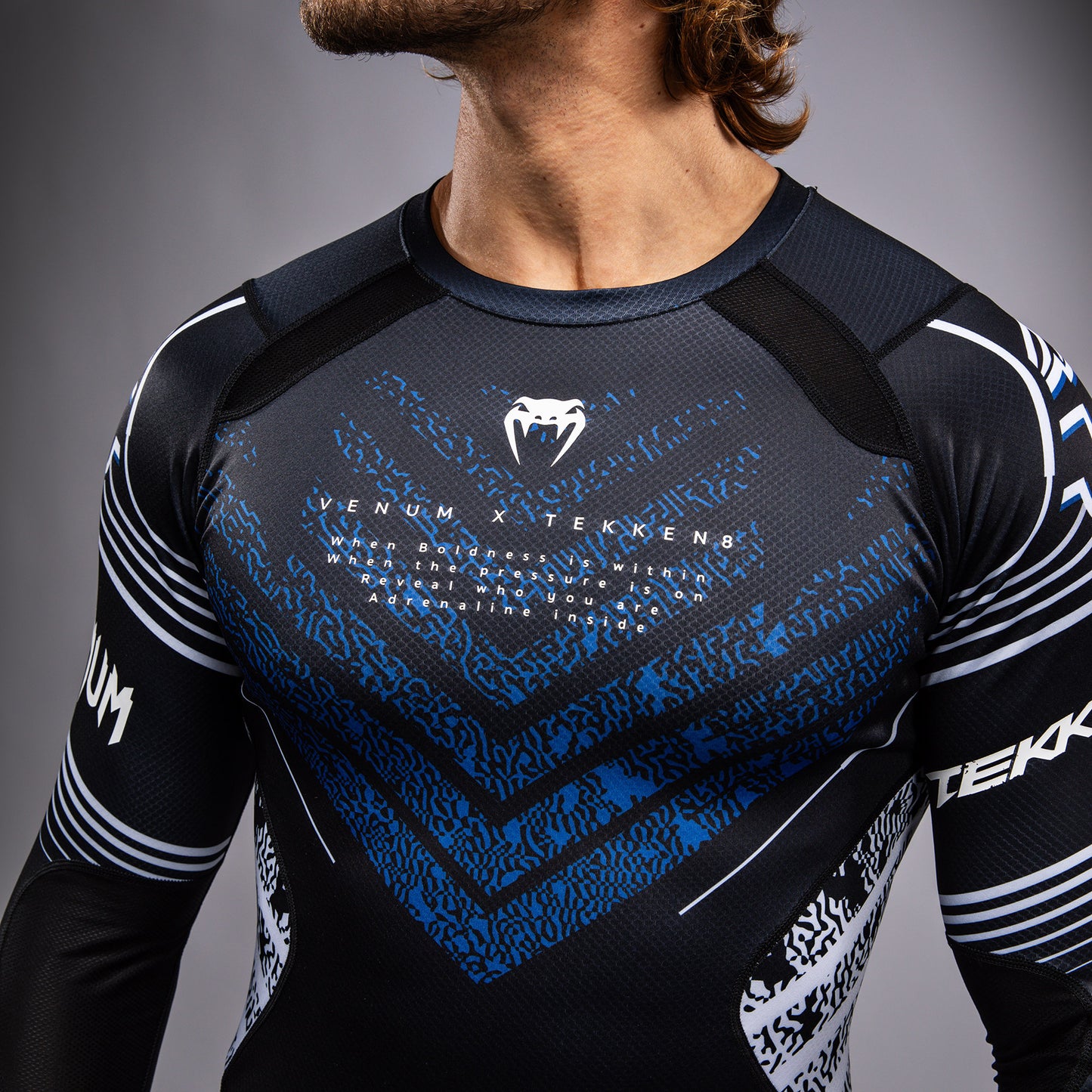 Venum x TEKKEN 8 - Jin Kazama Rashguard a maniche Lunghe - Blu/Nero/Bianco