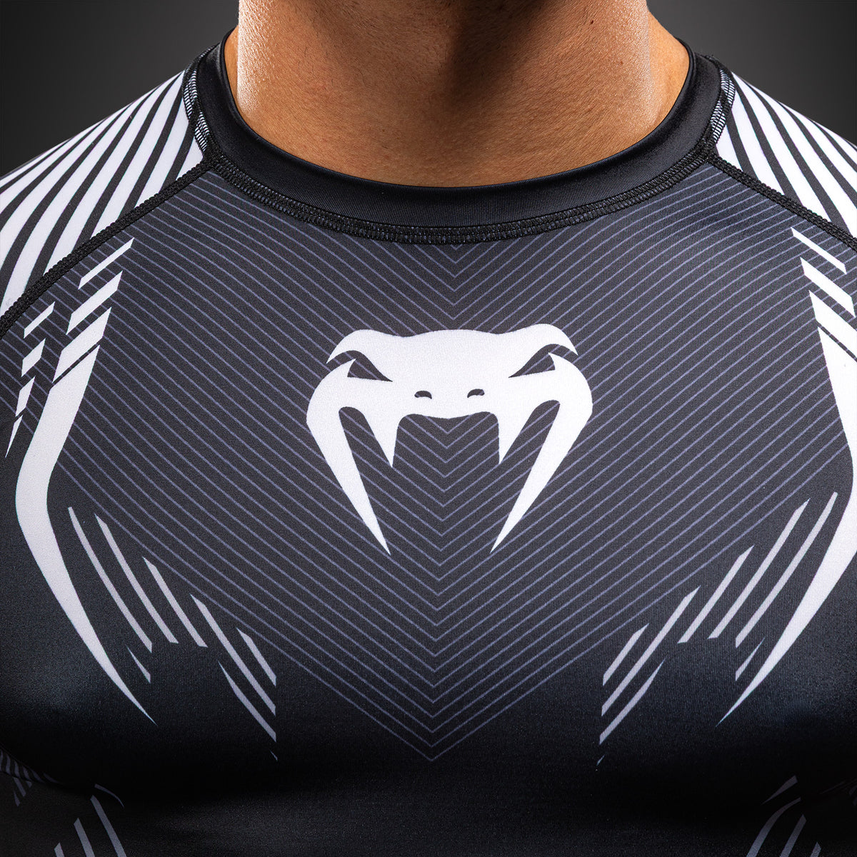 Venum No-Gi 6.0 Rashguard a Maniche Corte - Nero/Bianco