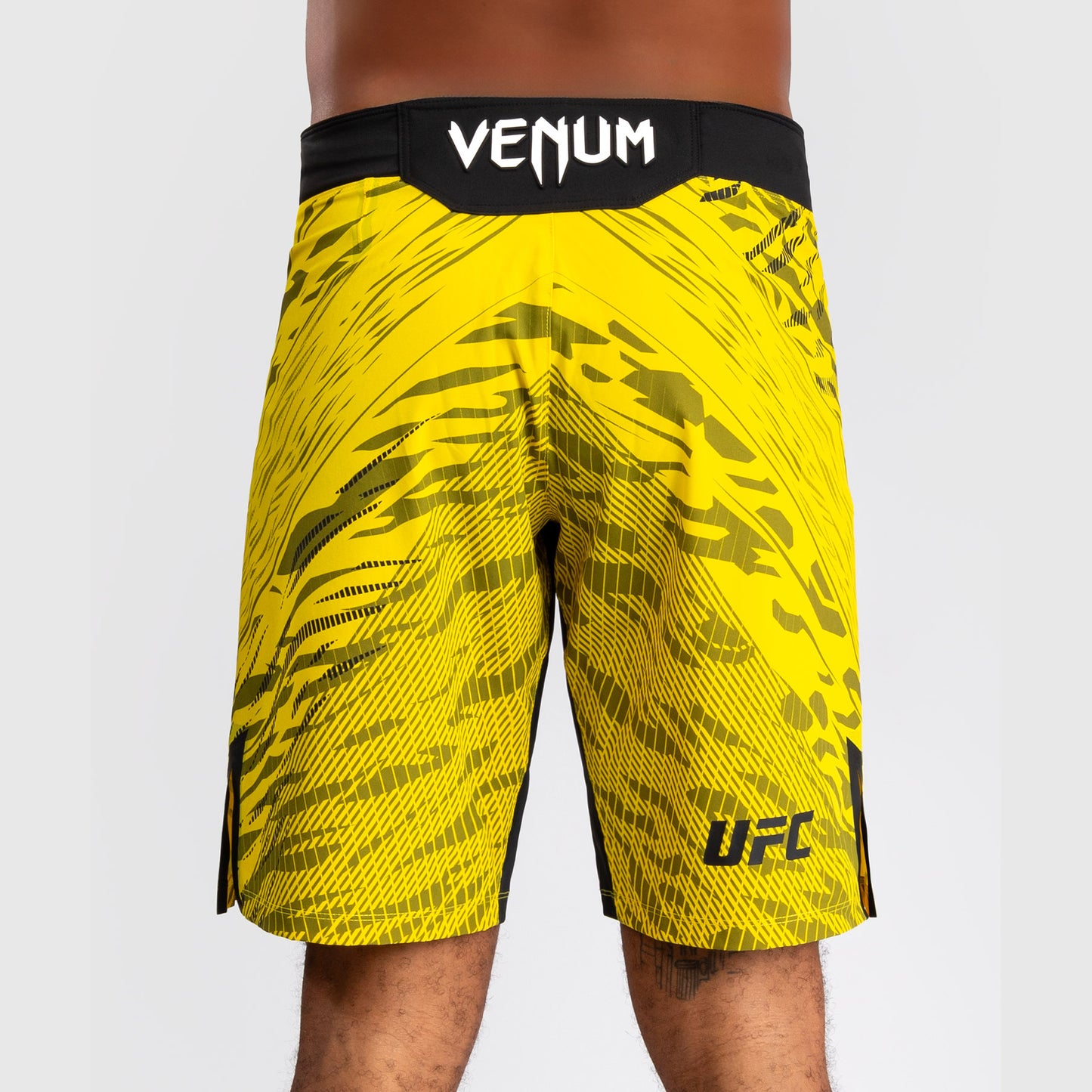 UFC Fusion by Venum Personalizzati Authentic Fight Night Shorts da Lotta per Uomo - Fit Largo - Giallo