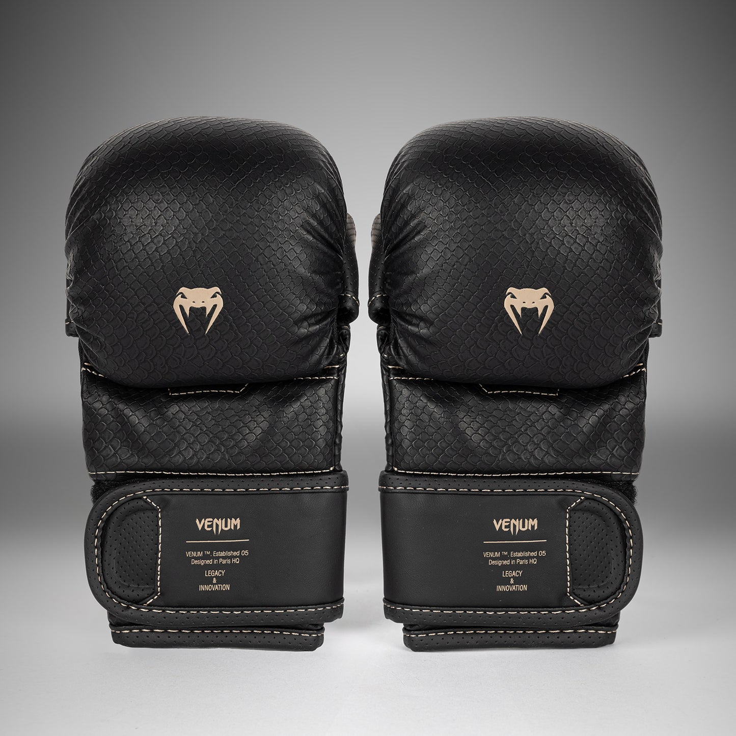 Venum Impact Evo Scales Guanti da MMA per Allenamento – Nero