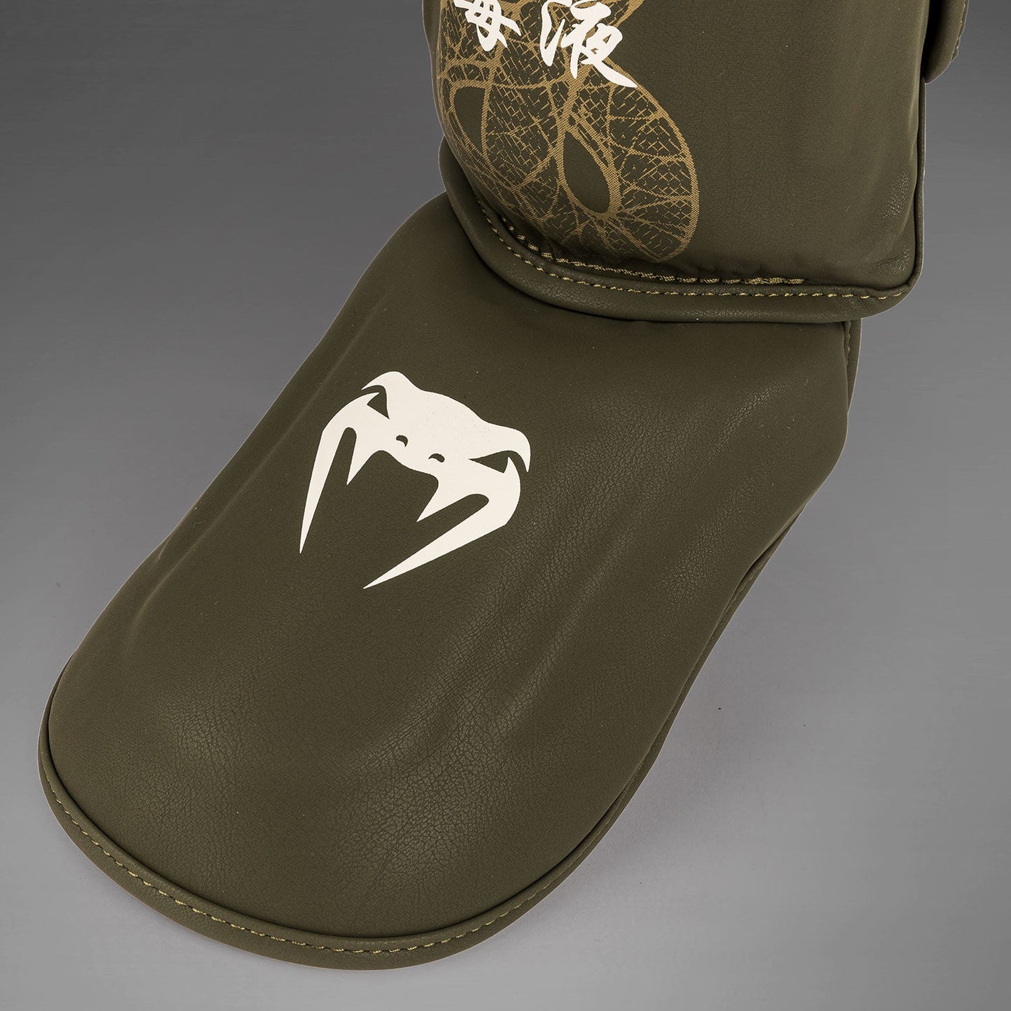 Venum Serpenti Paratibie – Kaki/Bronzo/Avorio