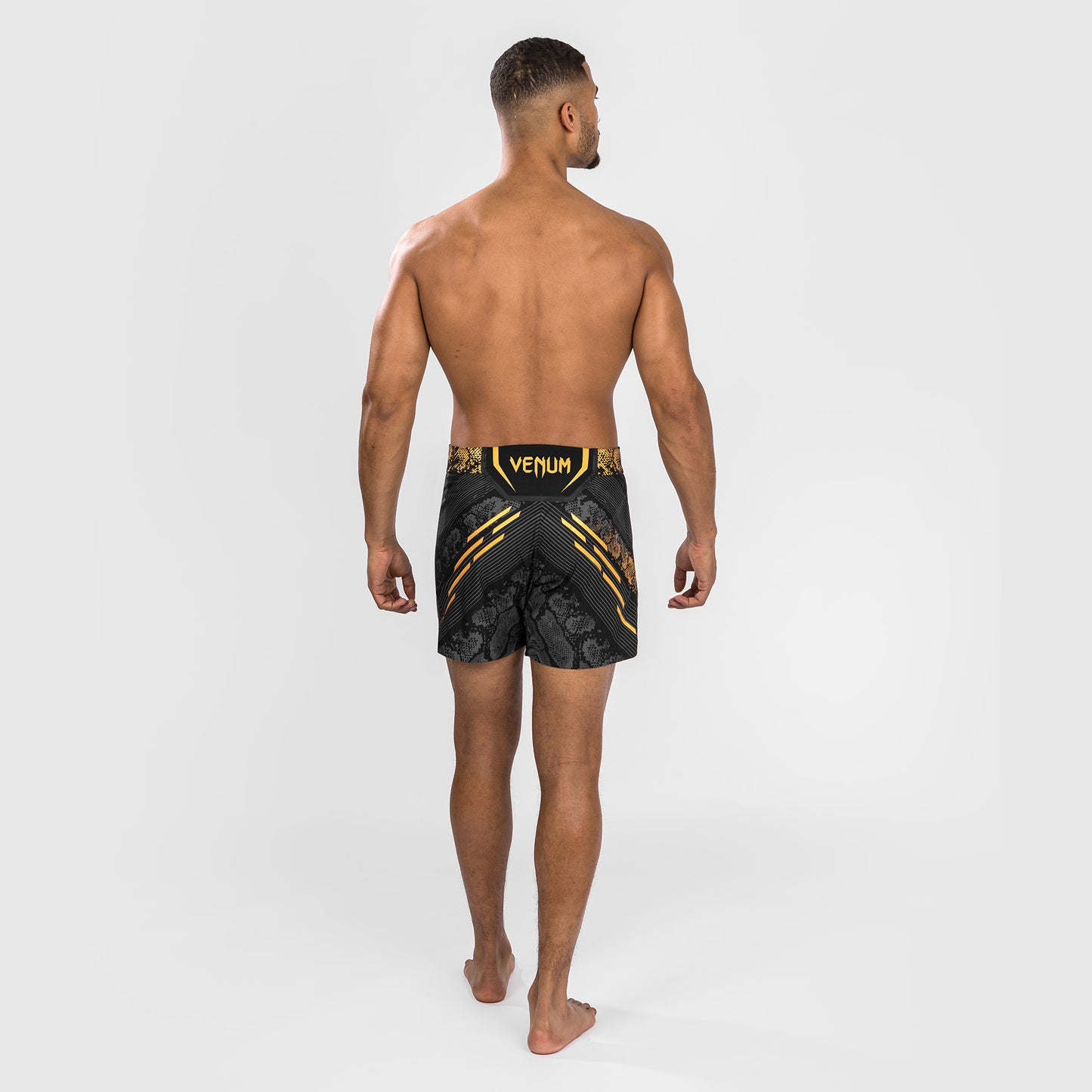 Pantaloncini da combattimento UFC Adrenaline by Venum personalizzati Authentic Fight Night Uomo - Short Fit - Nero/Oro