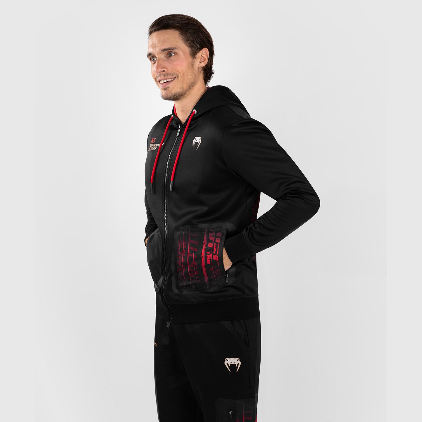 UFC Venum Performance Institute 2.0 Felpa con cappuccio con zip da uomo - Nero/Rosso