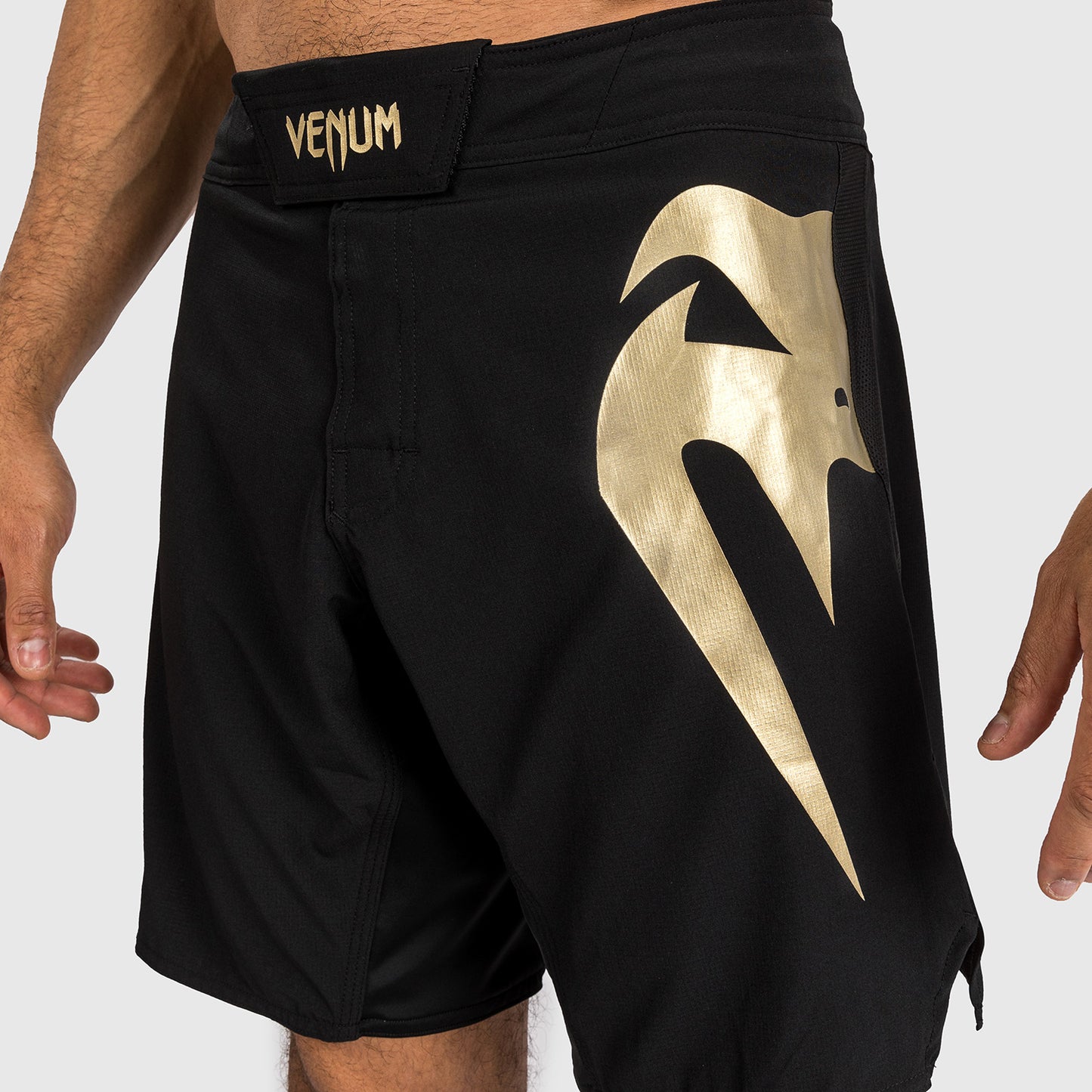 Venum Light 5.0 Fightshorts - Nero/Oro