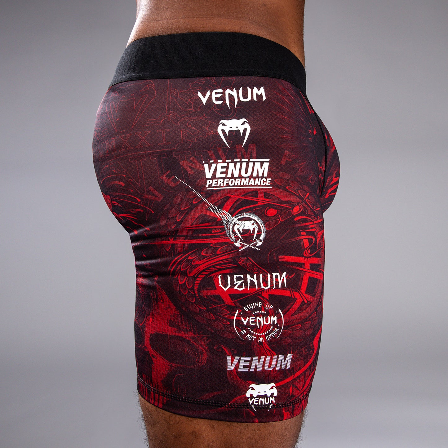 Venum 20th Anniversary Pantaloncini a Compressione - Nero/Rosso