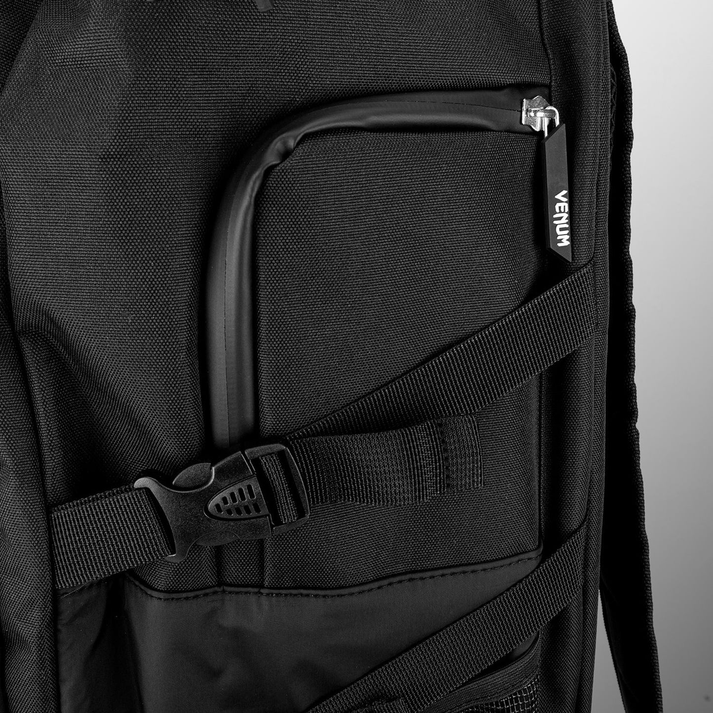 Venum Challenger Xtrem Evo Zaino (50-63L) – Nero/Bianco