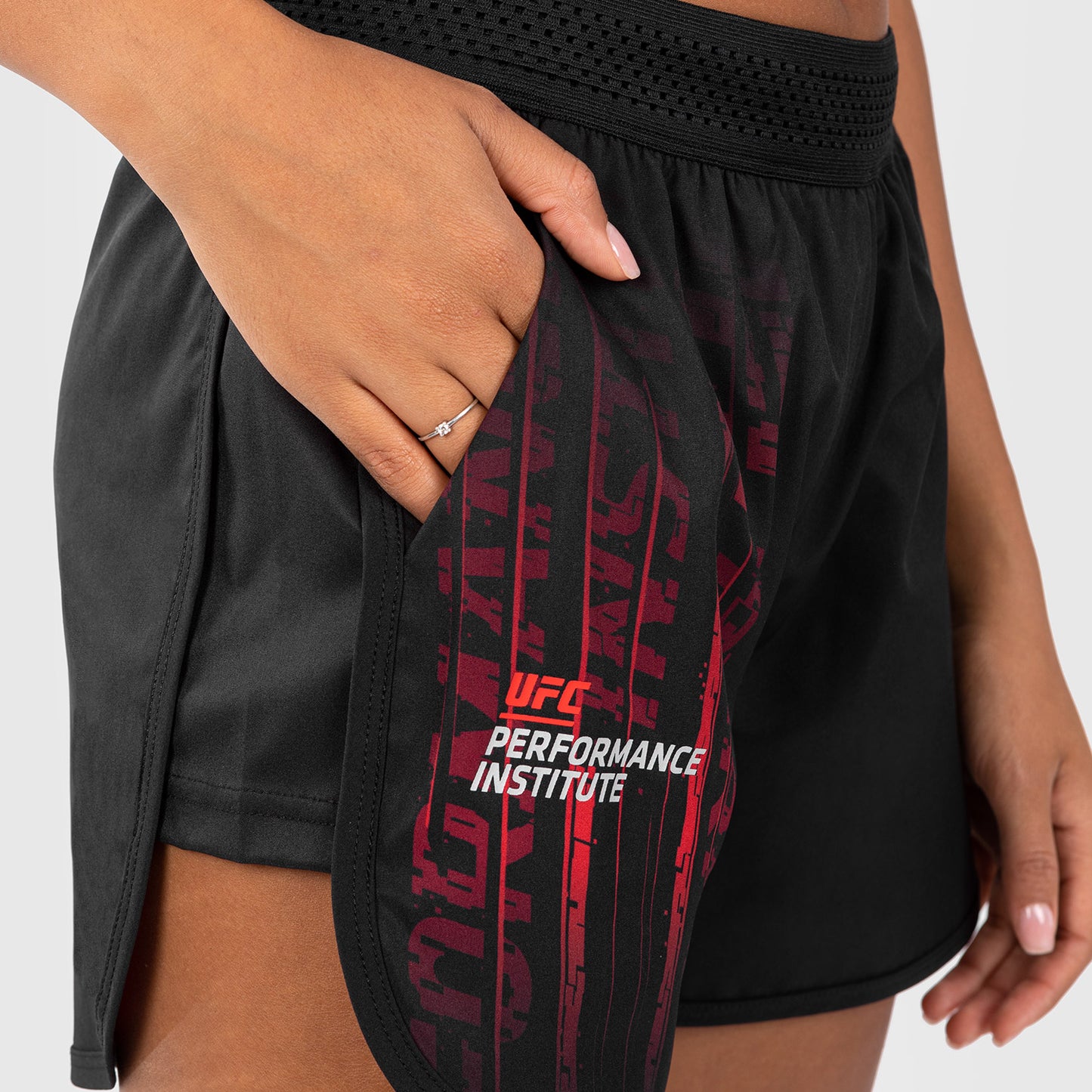 UFC Venum Performance Institute 2.0 Pantaloncini da Donna - Nero/Rosso