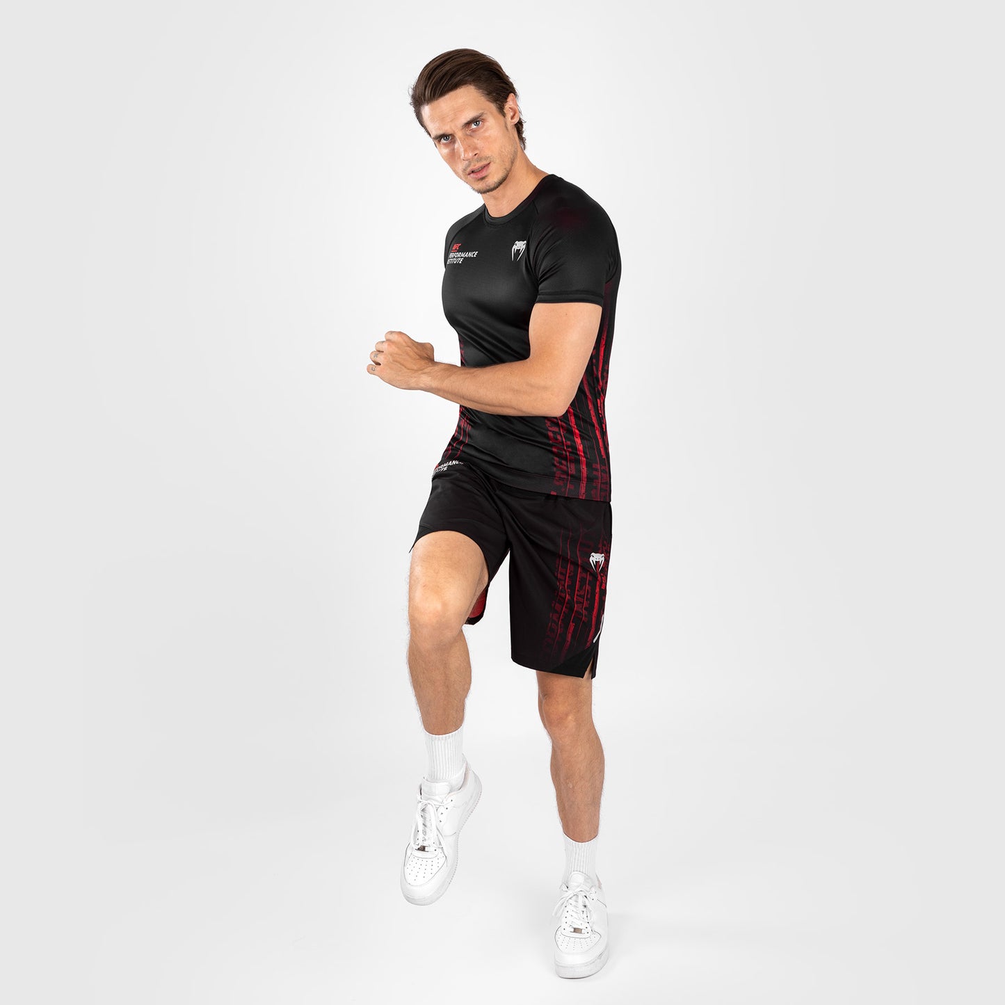 UFC Venum Performance Institute 2.0 Rashguard a maniche corte da uomo - Nero/Rosso