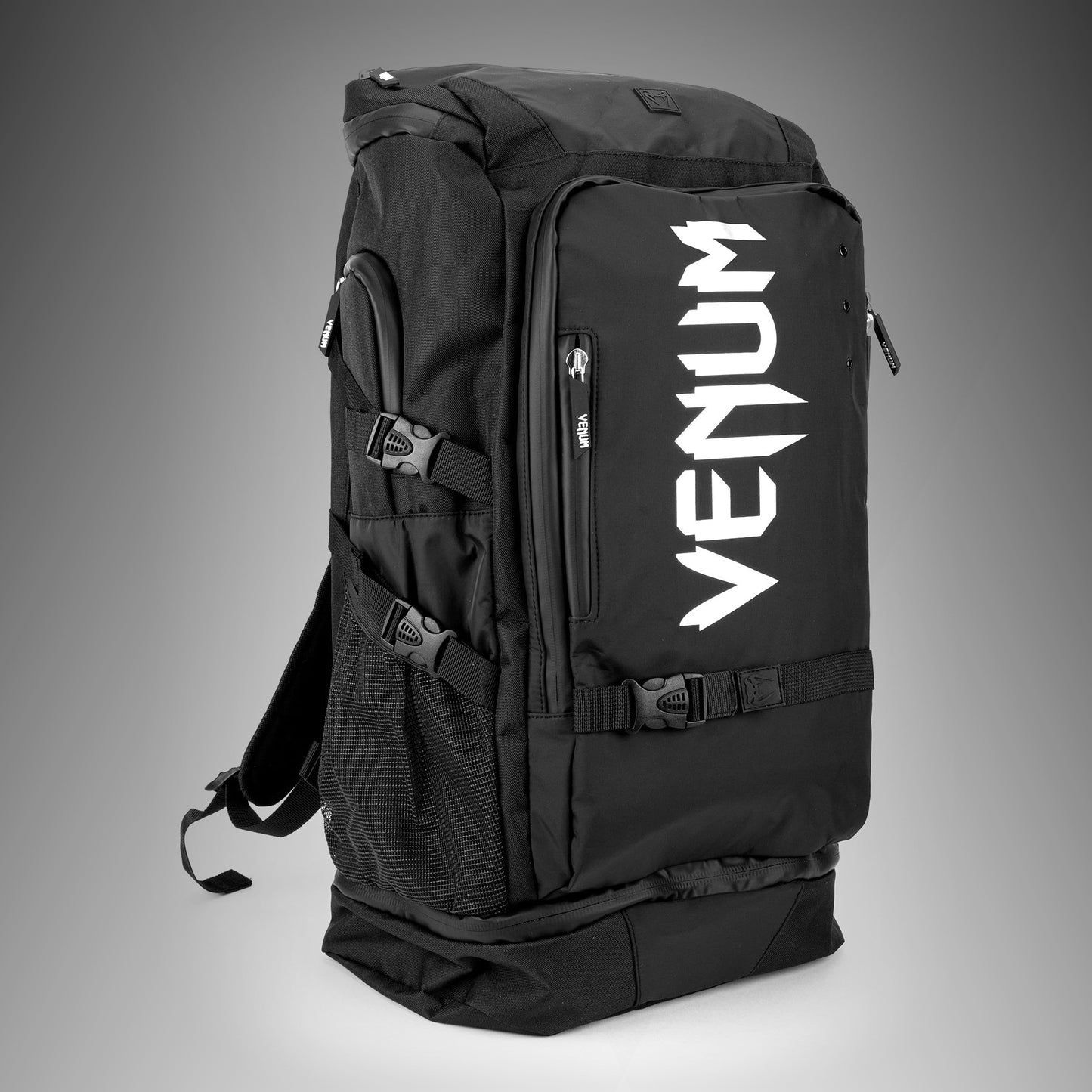 Venum Challenger Xtrem Evo Zaino (50-63L) – Nero/Bianco