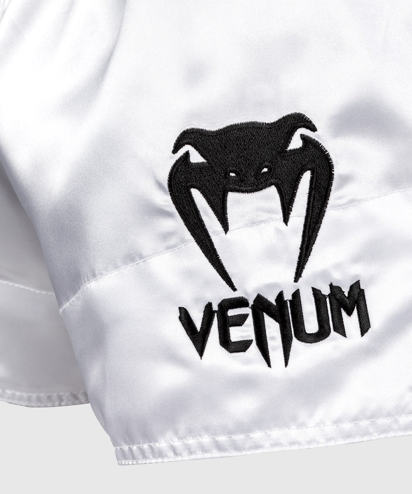 Pantaloncini Muay Thai Venum Classic - Bianchi/Neri