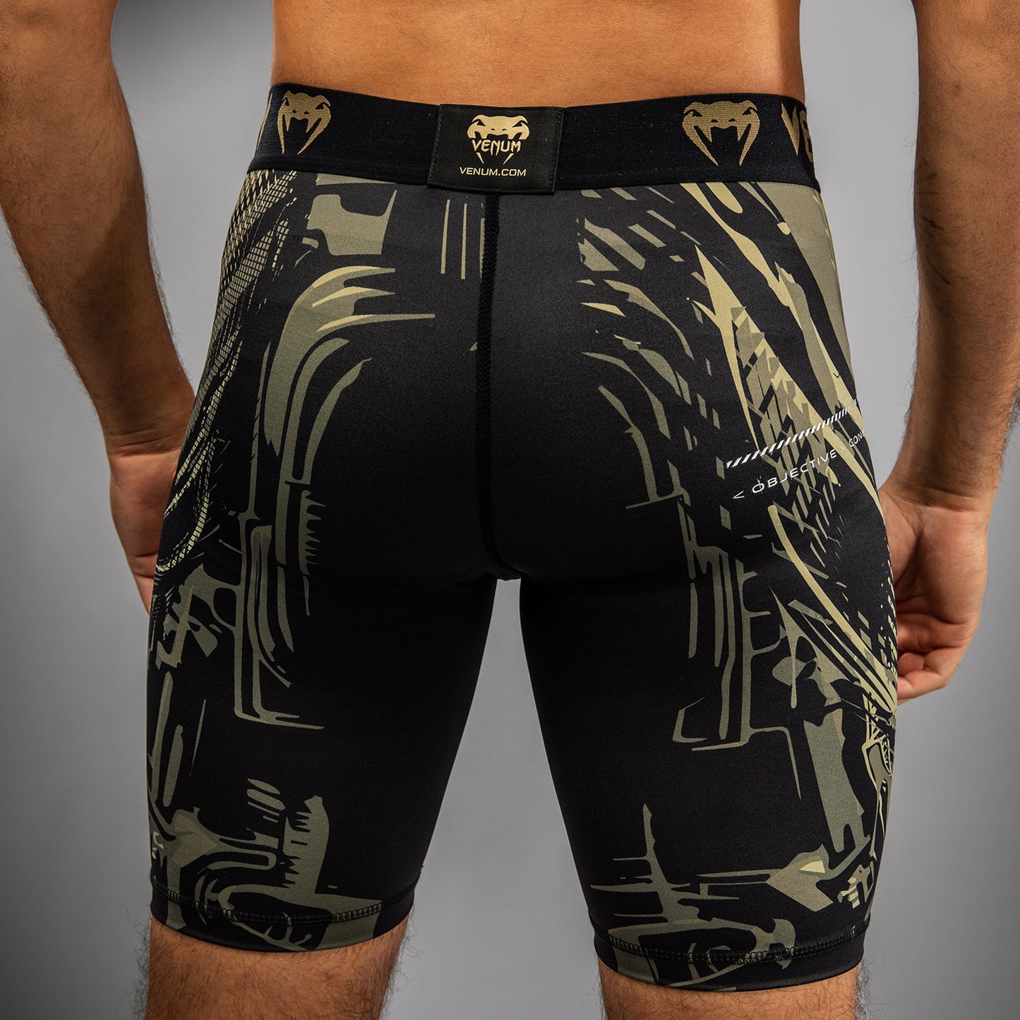 Venum Invader Pantaloncini a compressione - Nero/Sabbia