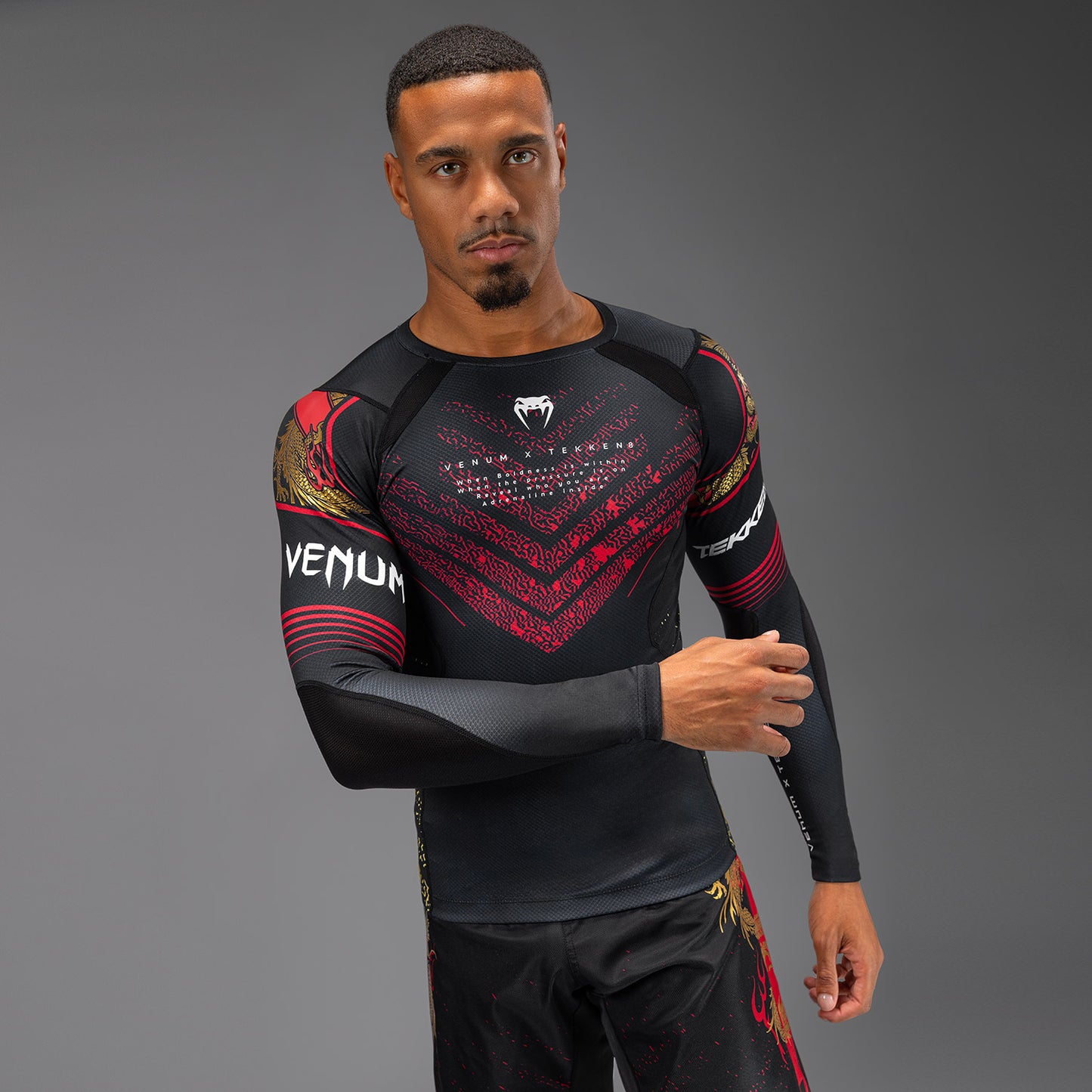 Venum x TEKKEN 8 - Marshall Law Rashguard a maniche Longhe - Nero/Rosso/Oro