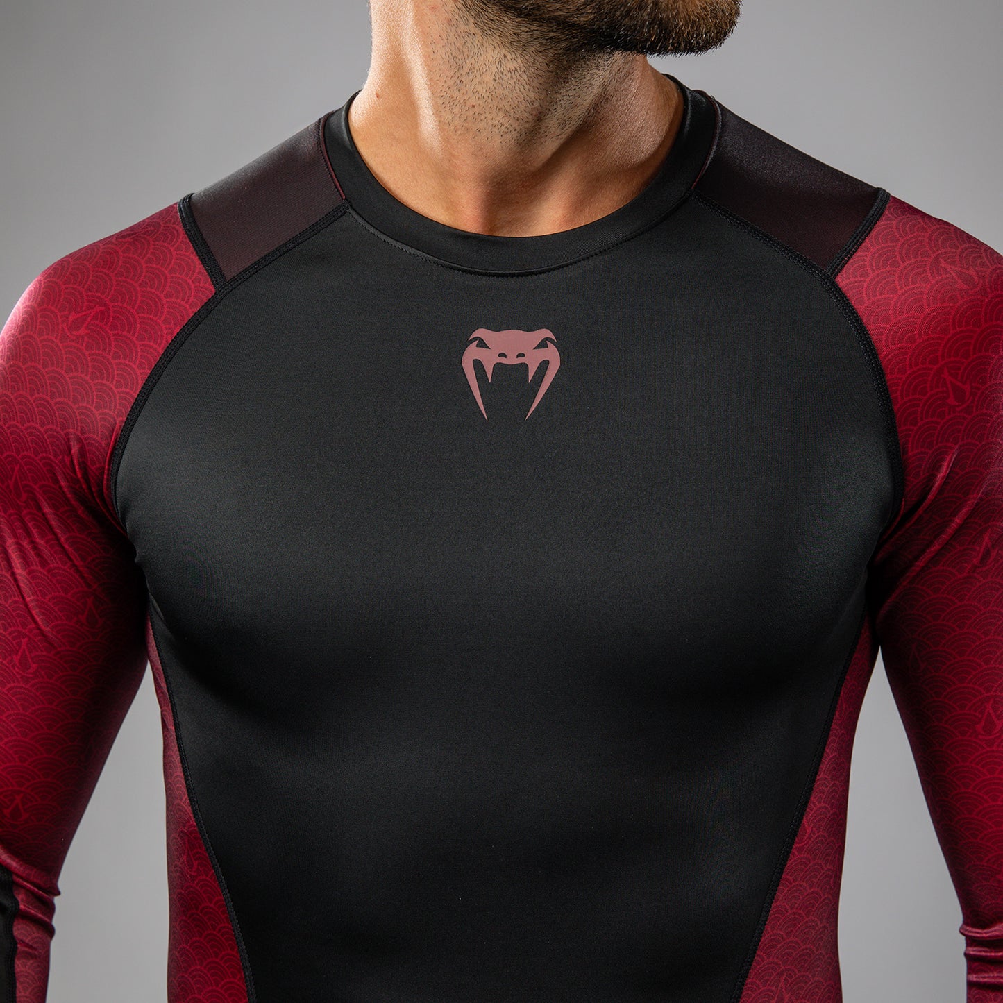 Venum x Assassin’s Creed Shadows Maglietta a maniche lunghe Rashguard da Uomo - Borgogna/Nero