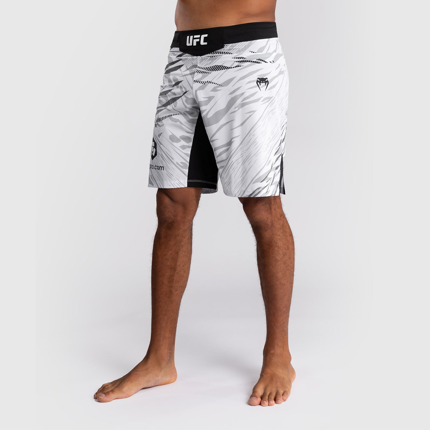 UFC Fusion by Venum Personalizzati Authentic Fight Night Shorts da Lotta per Uomo - Fit Largo - Bianco