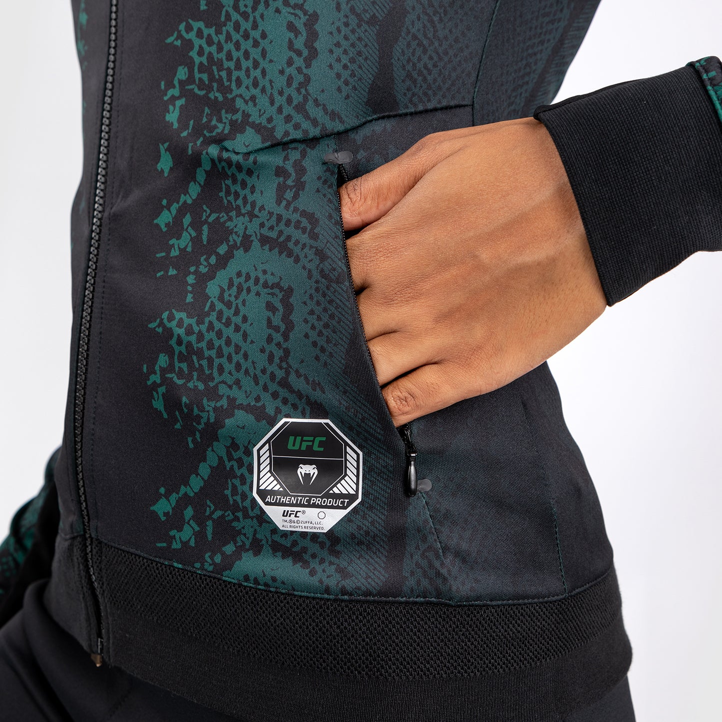 UFC Adrenaline by Venum Personalized Authentic Fight Night Felpa con cappuccio Walkout da donna - Emerald Edition - Verde/Nero